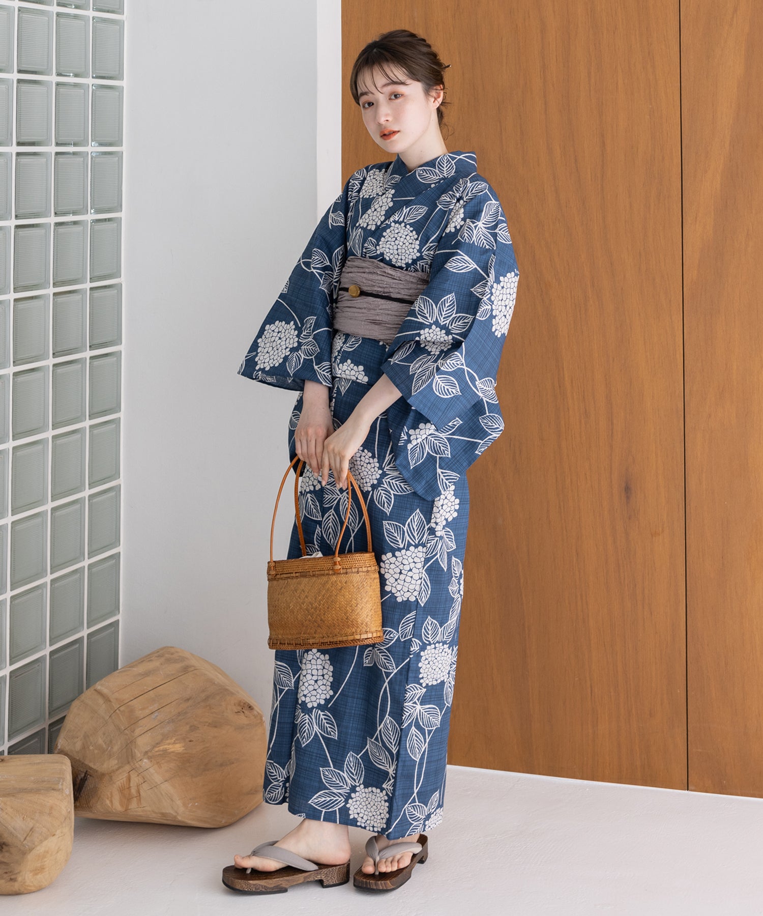 こだわり浴衣5点セット(浴衣/帯/下駄/腰紐/着付け冊子) 浴衣 レディース 浴衣 セット 変わり織生地 ブルー ネイビー 紫陽花 アジサイ あじさい