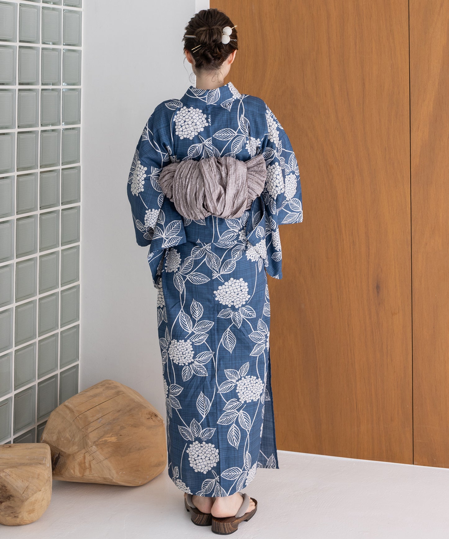 こだわり浴衣5点セット(浴衣/帯/下駄/腰紐/着付け冊子) 浴衣 レディース 浴衣 セット 変わり織生地 ブルー ネイビー 紫陽花 アジサイ あじさい