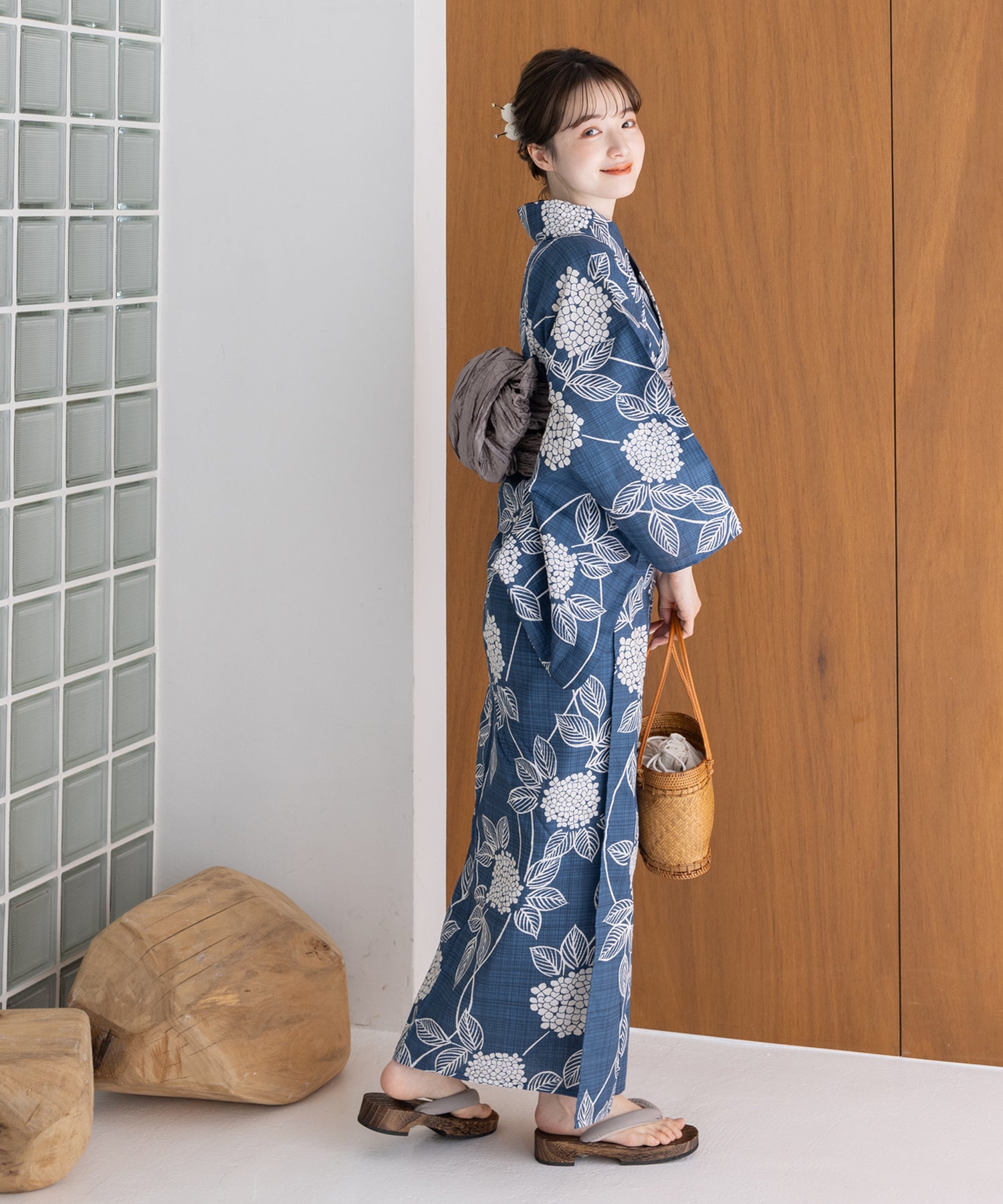 こだわり浴衣5点セット(浴衣/帯/下駄/腰紐/着付け冊子) 浴衣 レディース 浴衣 セット 変わり織生地 ブルー ネイビー 紫陽花 アジサイ あじさい