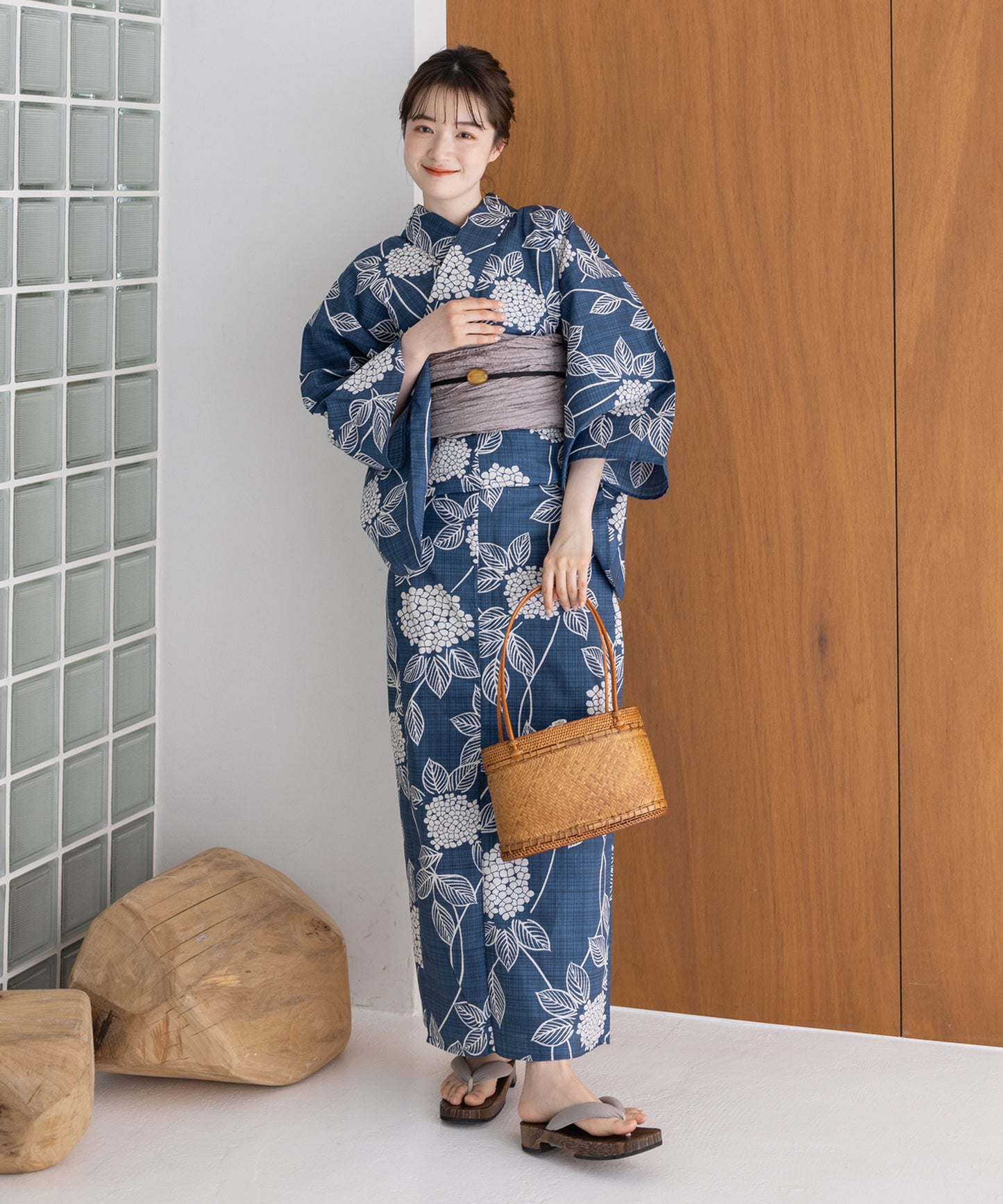 こだわり浴衣5点セット(浴衣/帯/下駄/腰紐/着付け冊子) 浴衣 レディース 浴衣 セット 変わり織生地 ブルー ネイビー 紫陽花 アジサイ あじさい