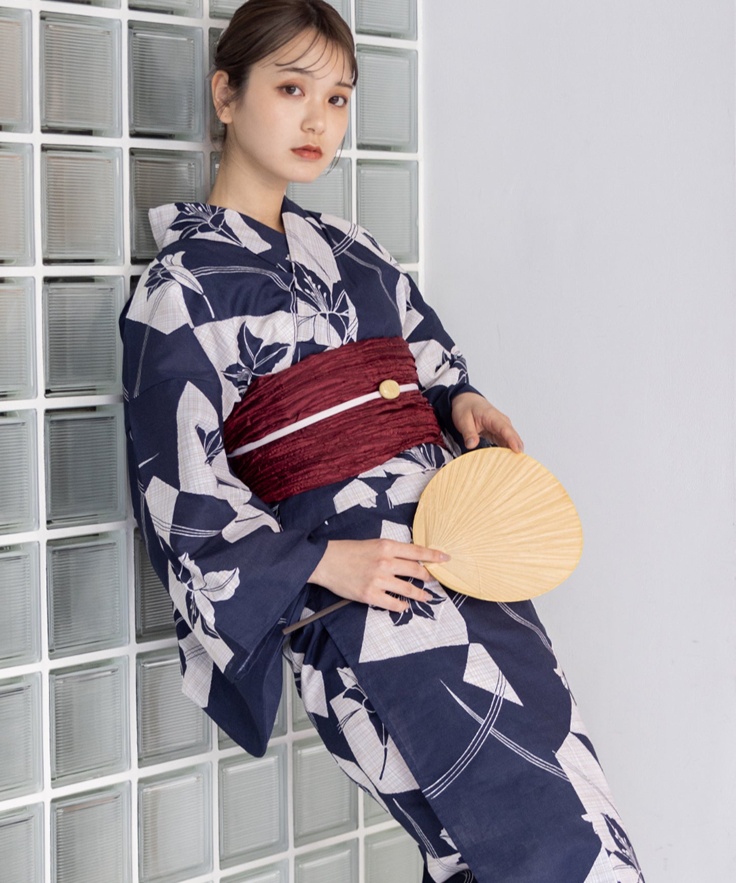 こだわり浴衣5点セット (浴衣/帯/下駄/腰紐/着付け冊子) 変わり織生地 ネイビー 紺 百合 ゆり
