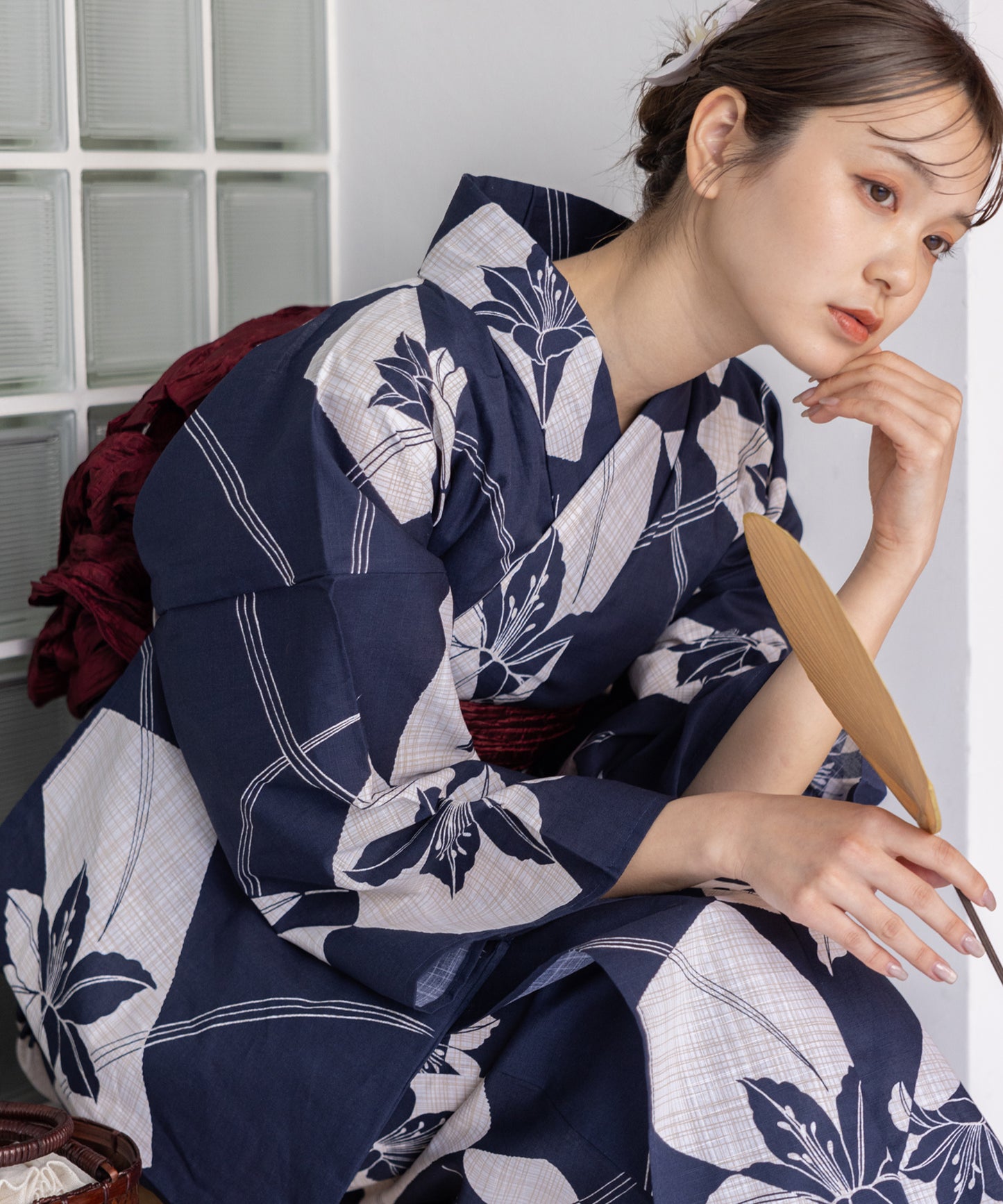 こだわり浴衣5点セット (浴衣/帯/下駄/腰紐/着付け冊子) 変わり織生地 ネイビー 紺 百合 ゆり