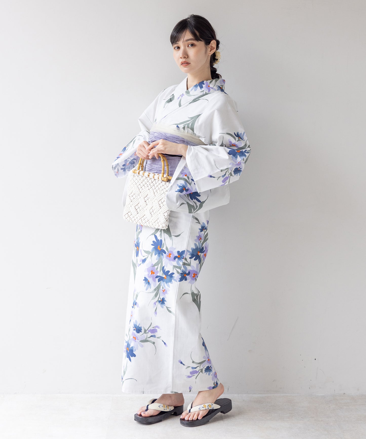 こだわり浴衣 5点セット (浴衣/帯/下駄/腰紐/着付け冊子) 変わり織生地 ホワイト系 ブルー パープル