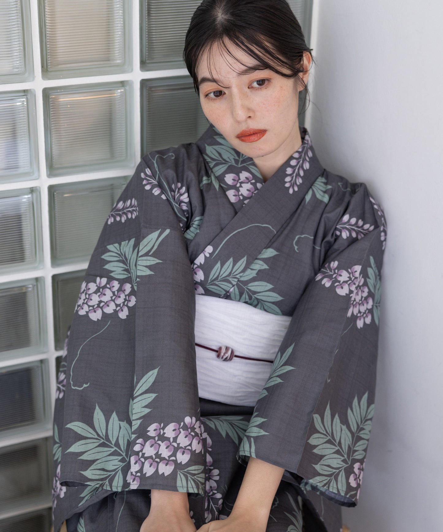 こだわり浴衣5点セット (浴衣/帯/下駄/腰紐/着付け冊子) 変わり織生地 グレー パープル 藤 藤の花