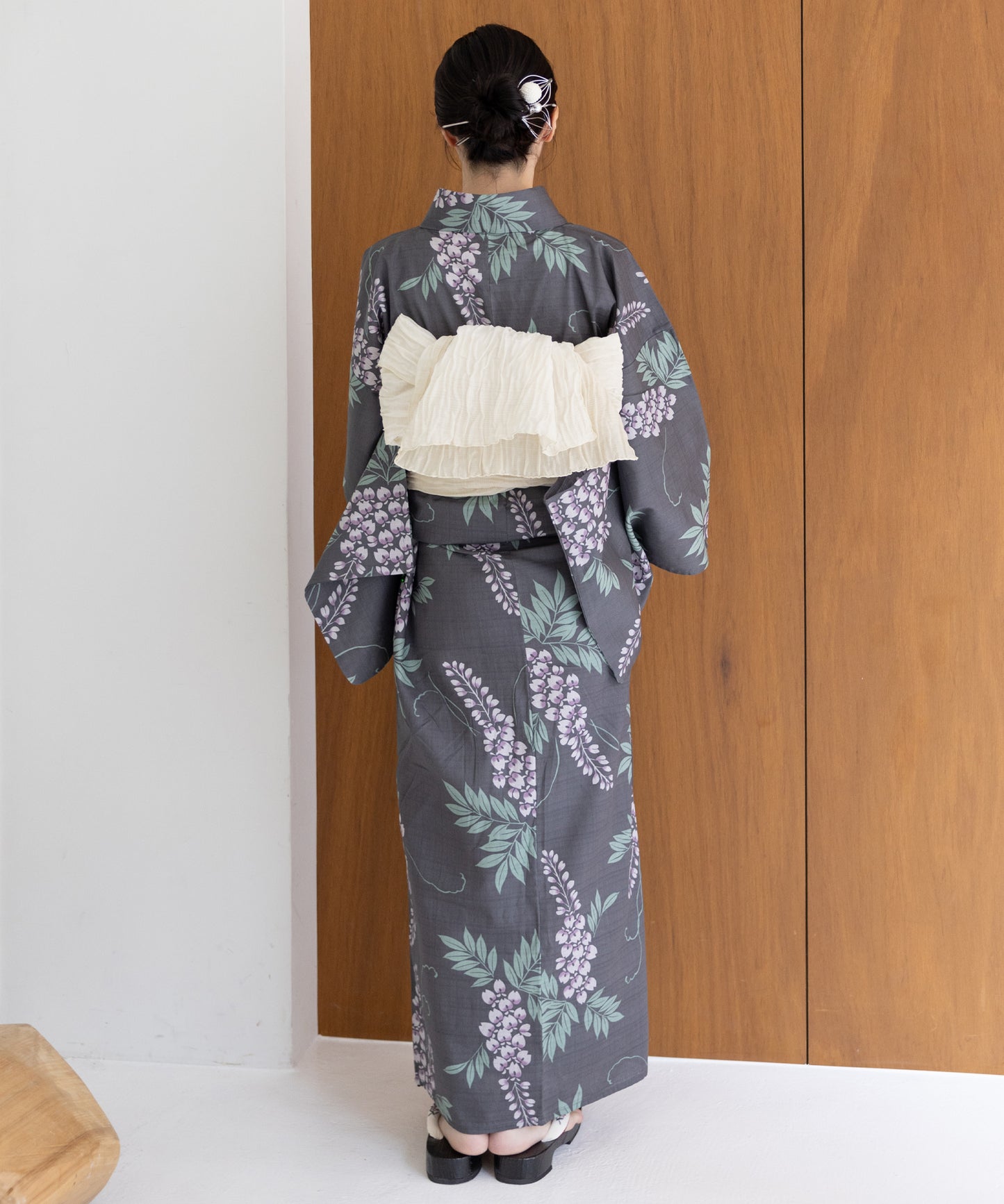 こだわり浴衣5点セット (浴衣/帯/下駄/腰紐/着付け冊子) 変わり織生地 グレー パープル 藤 藤の花