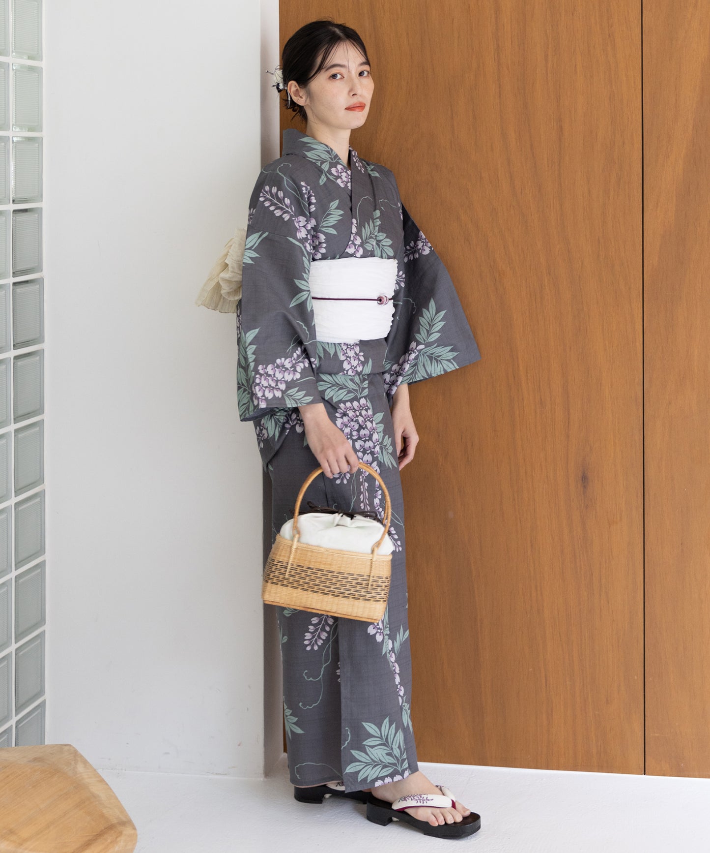 こだわり浴衣5点セット (浴衣/帯/下駄/腰紐/着付け冊子) 変わり織生地 グレー パープル 藤 藤の花