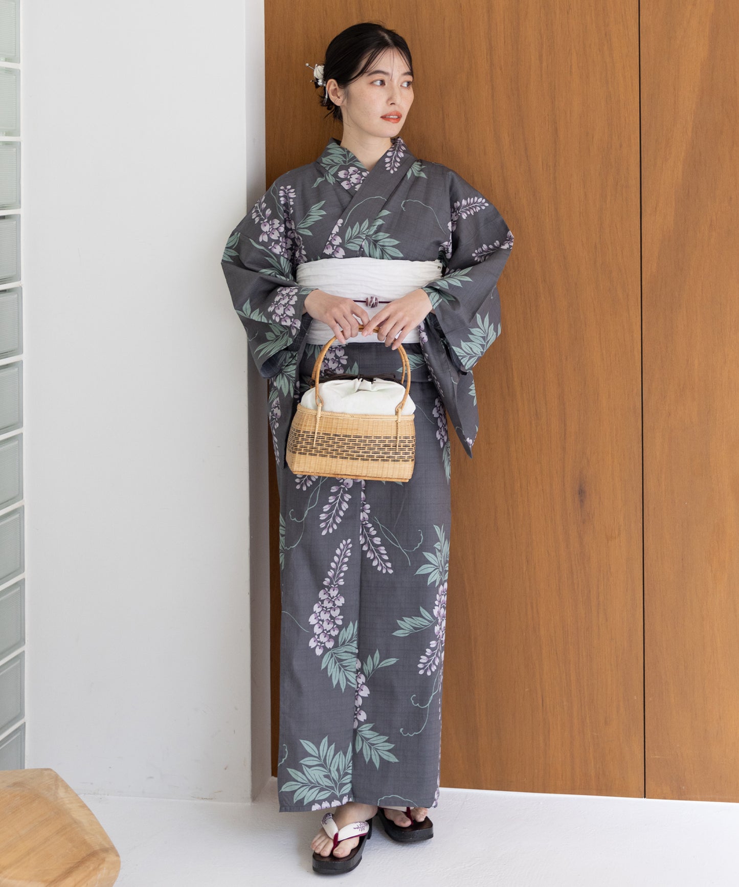 こだわり浴衣5点セット (浴衣/帯/下駄/腰紐/着付け冊子) 変わり織生地 グレー パープル 藤 藤の花
