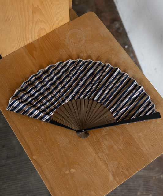 三勝ゆかた地の布扇子 - 縞 -