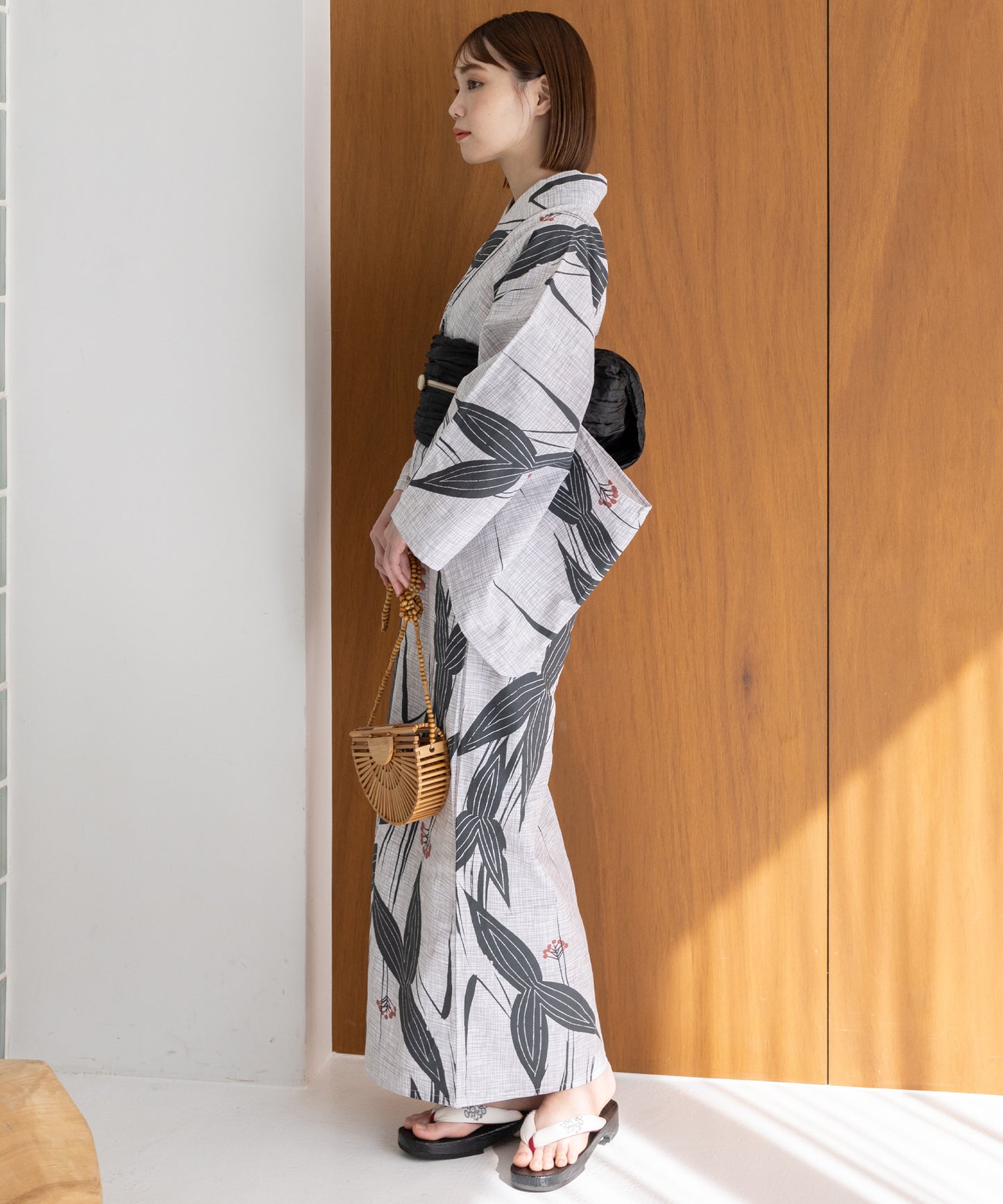 こだわり浴衣5点セット (浴衣/帯/下駄/腰紐/着付け冊子) 変わり織生地 ブラック 黒 グレー スミクロ ホワイト 笹の葉