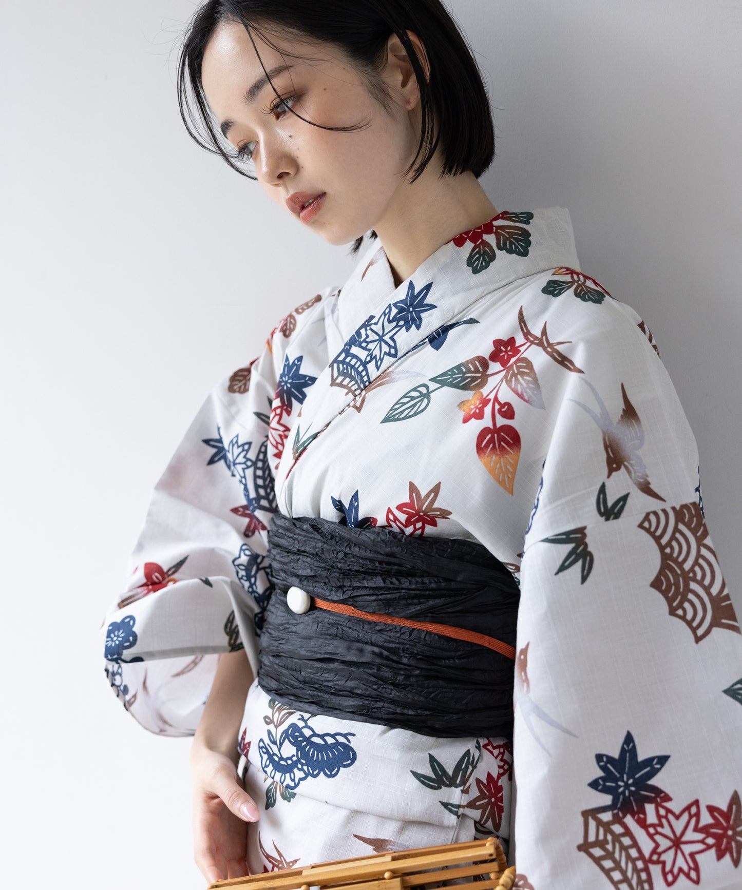 こだわり浴衣 5点セット (浴衣/帯/下駄/腰紐/着付け冊子) 変わり織生地 ホワイト系 紅型 びんがた