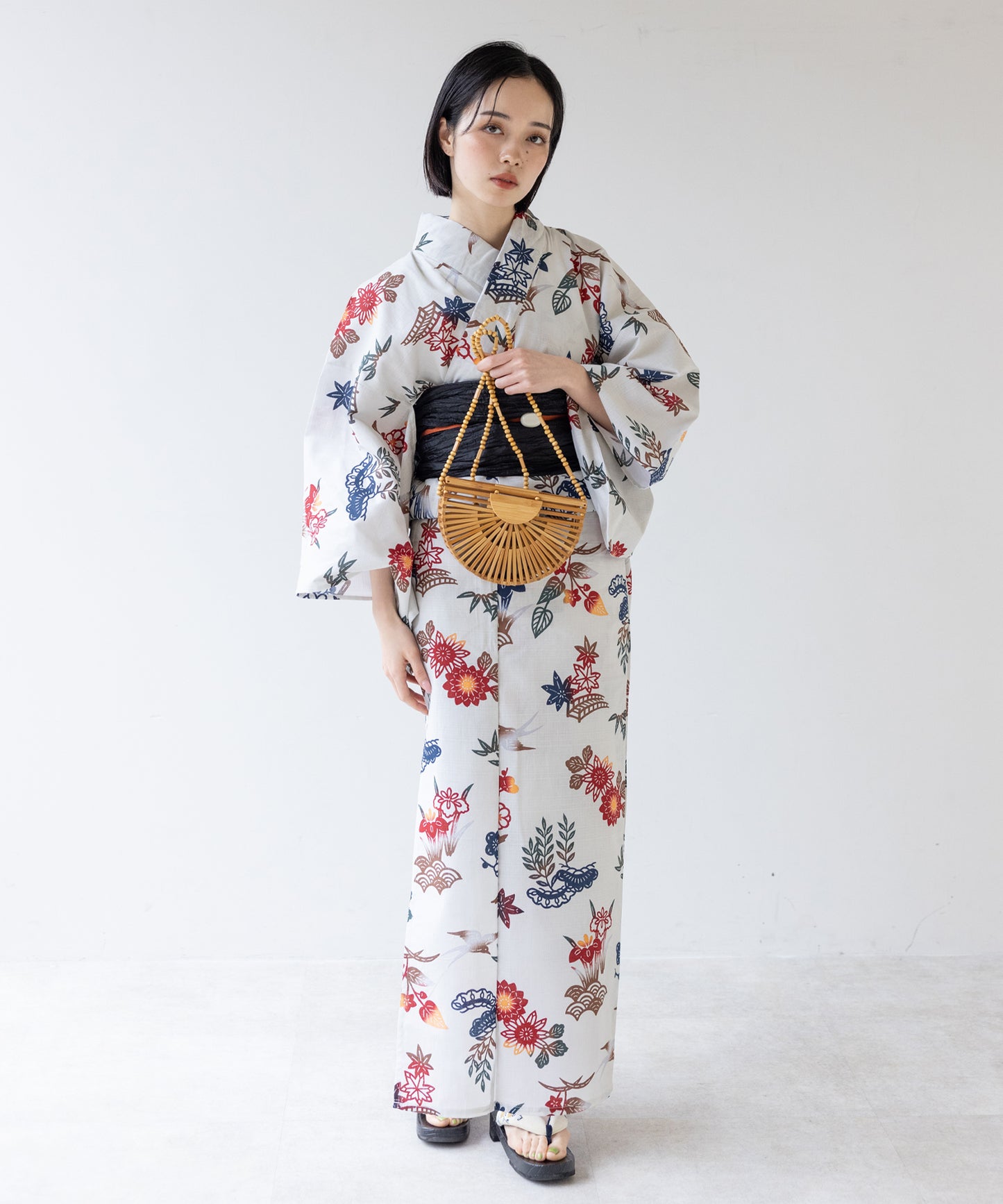 こだわり浴衣 5点セット (浴衣/帯/下駄/腰紐/着付け冊子) 変わり織生地 ホワイト系 紅型 びんがた