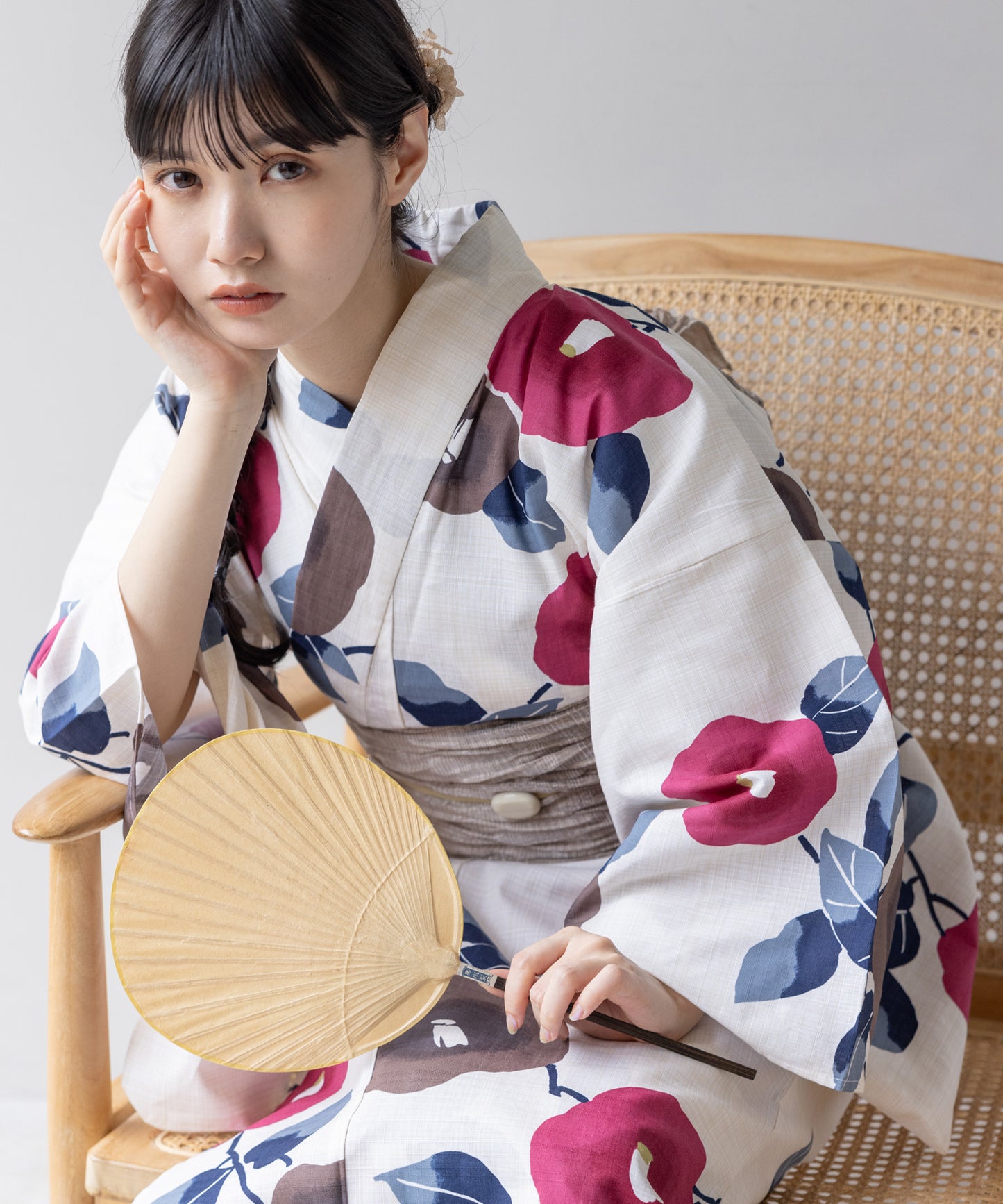 こだわり 浴衣 5点セット (浴衣/帯/下駄/腰紐/着付け冊子) ホワイト系 ピンク ブラウン 椿 つばき
