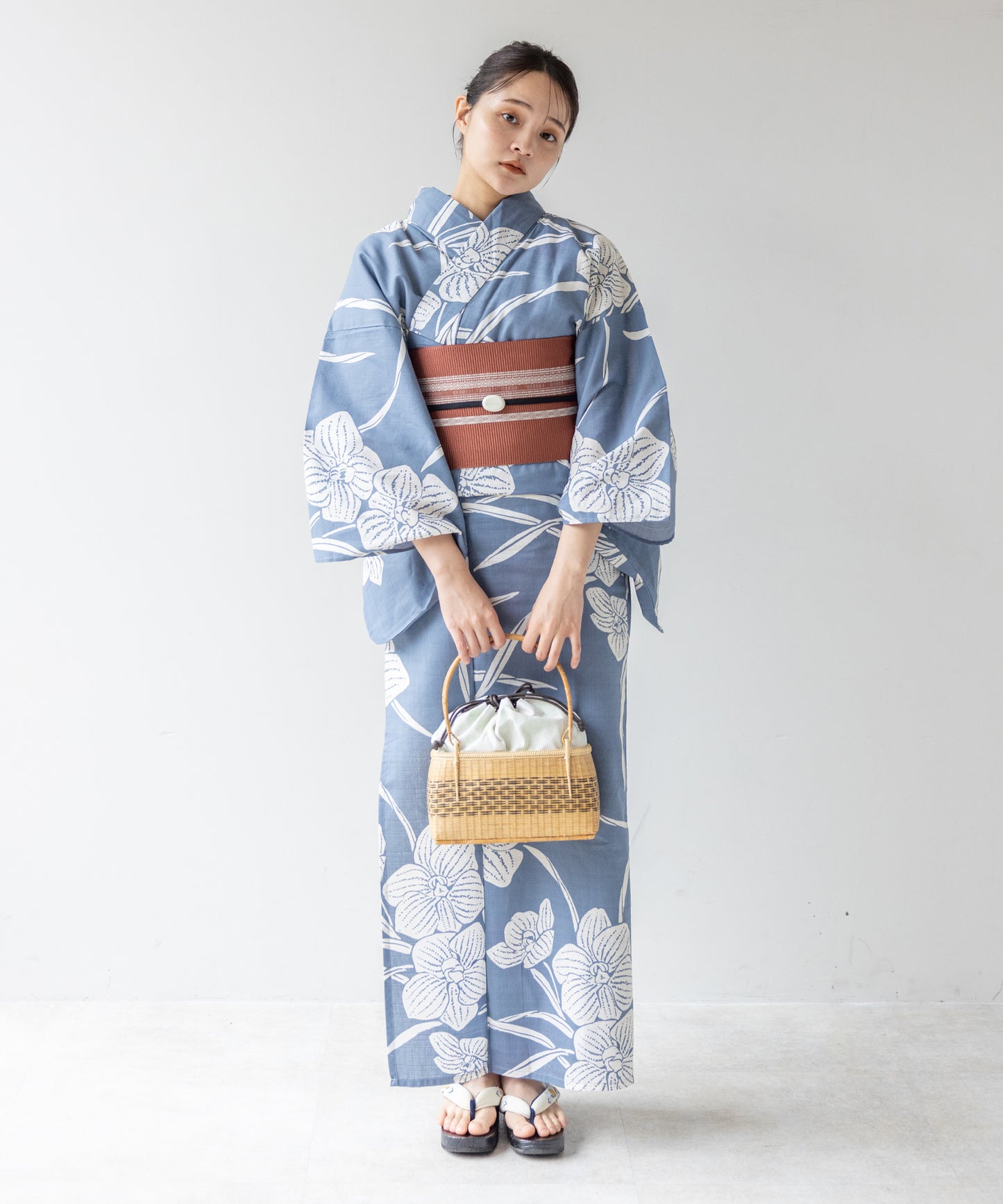 こだわり浴衣5点セット (浴衣/帯/下駄/腰紐/着付け冊子) 変わり織生地 ブルー 蘭 ラン 蘭の花