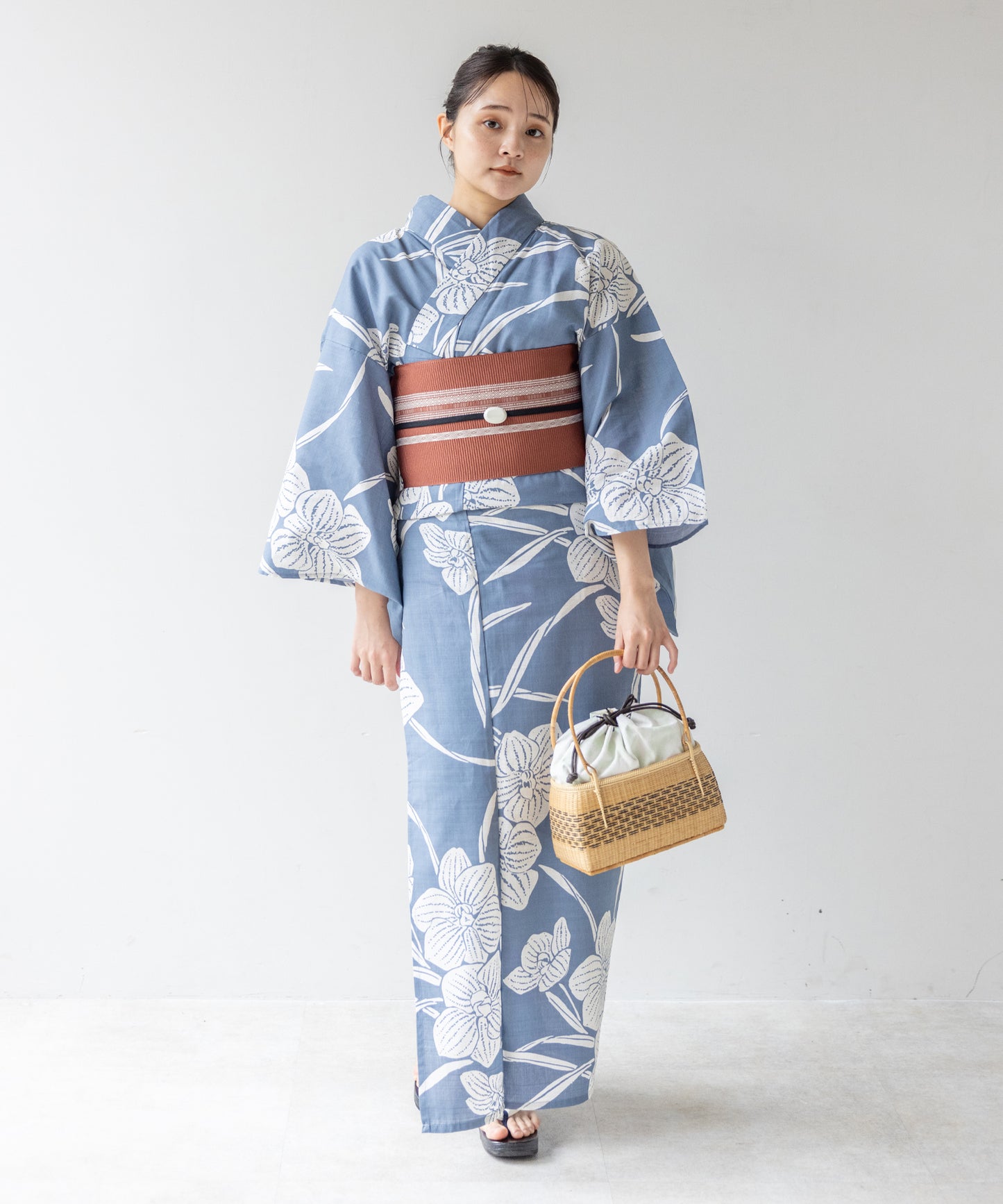こだわり浴衣5点セット (浴衣/帯/下駄/腰紐/着付け冊子) 変わり織生地 ブルー 蘭 ラン 蘭の花