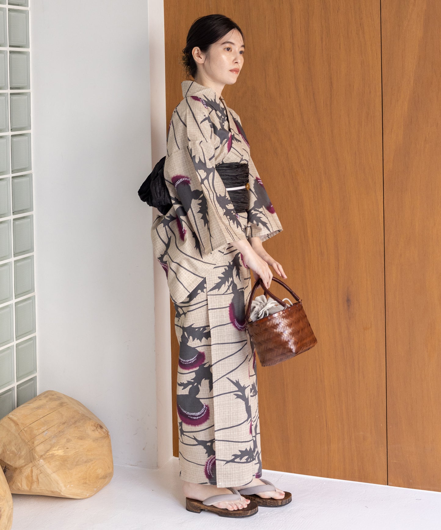 こだわり浴衣5点セット(浴衣/帯/下駄/腰紐/着付け冊子) 変わり織生地 ベージュ ブラック レッド アザミ あざみ 格子