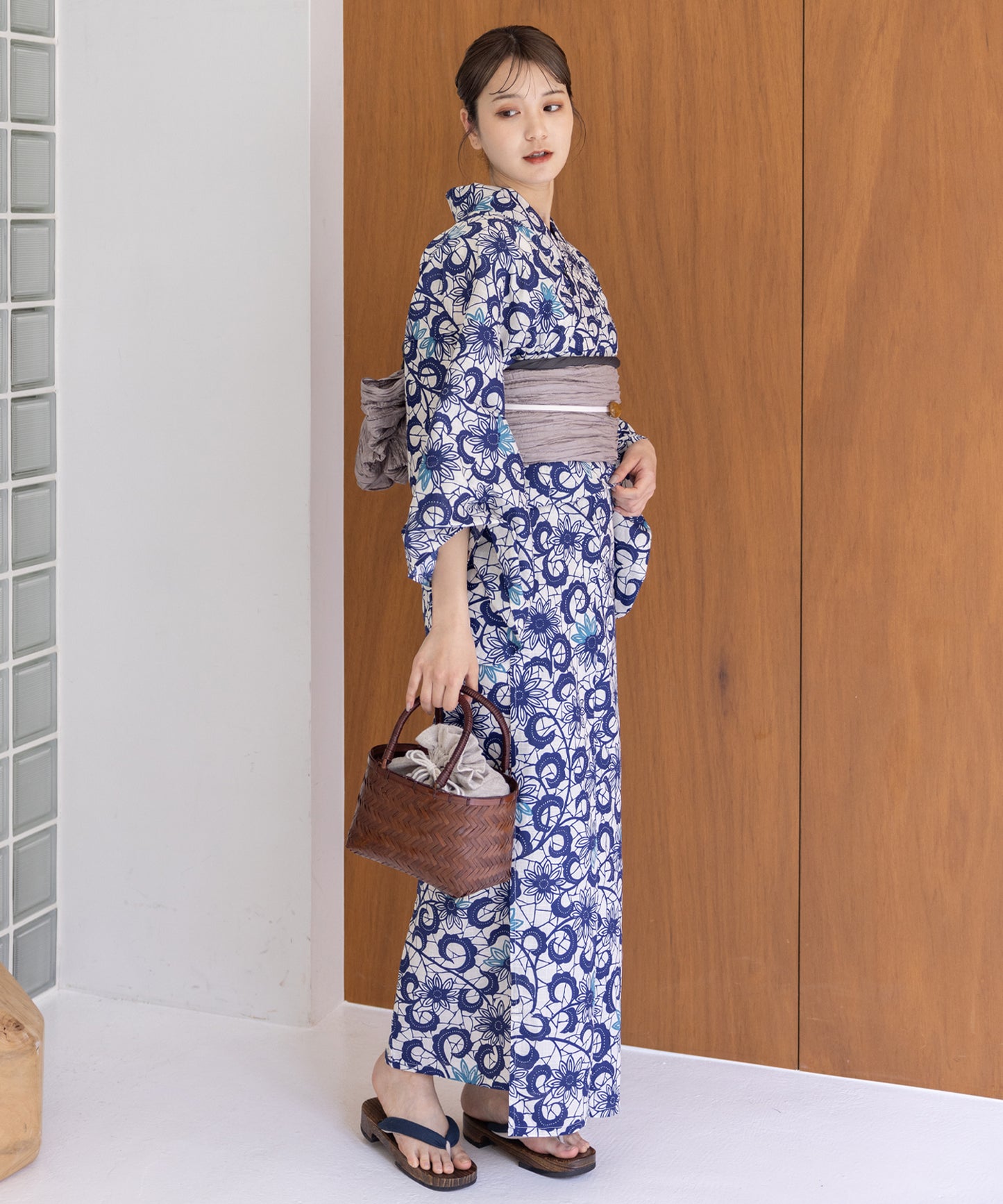 こだわり浴衣5点セット(浴衣/帯/下駄/腰紐/着付け冊子) 変わり織生地 ブルー ホワイト系