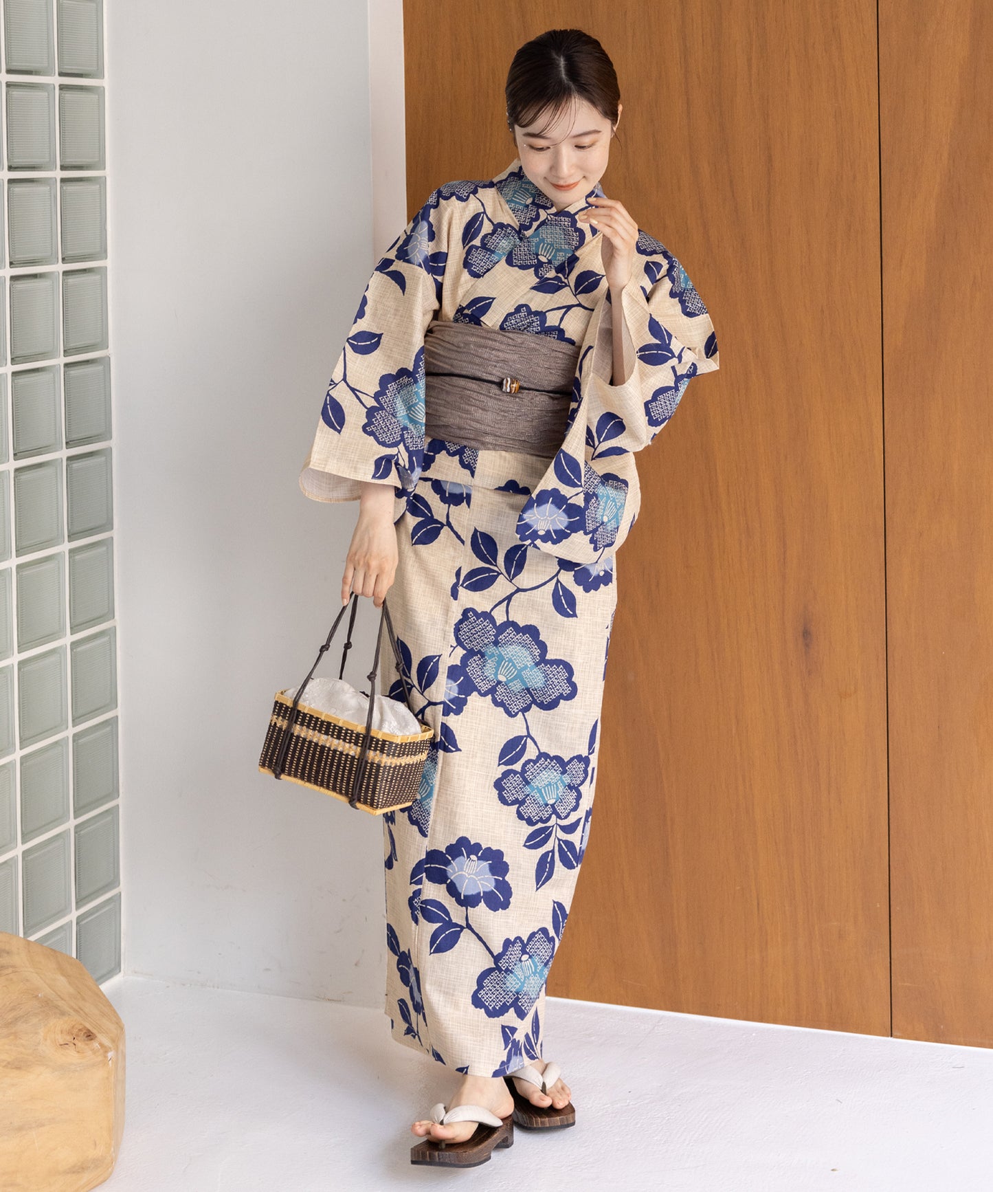こだわり浴衣5点セット(浴衣/帯/下駄/腰紐/着付け冊子) 変わり織生地 ベージュ ブルー 椿 つばき
