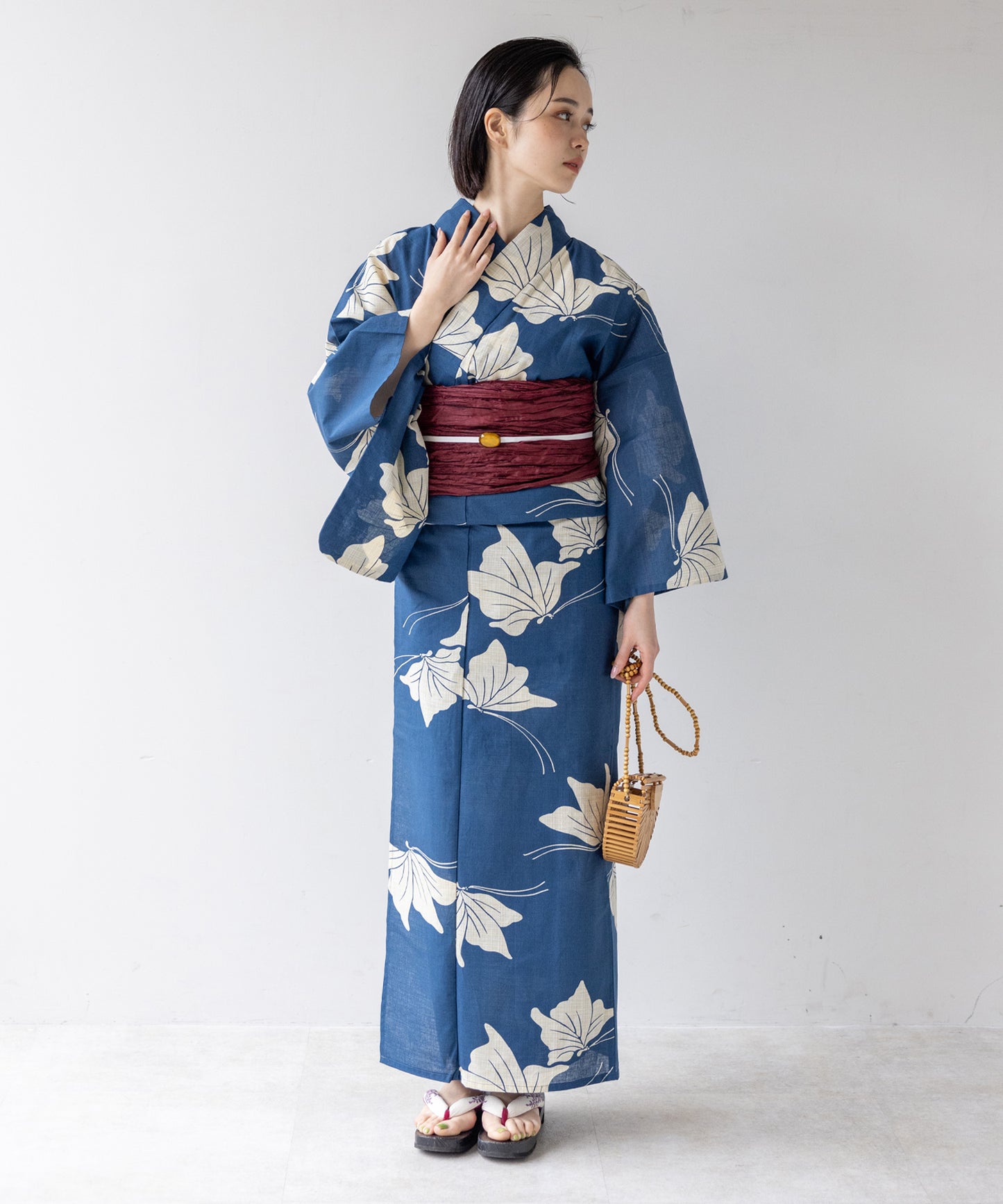 こだわり 浴衣 5点セット (浴衣/帯/下駄/腰紐/着付け冊子) 先染め 綿麻 ブルー 蝶々
