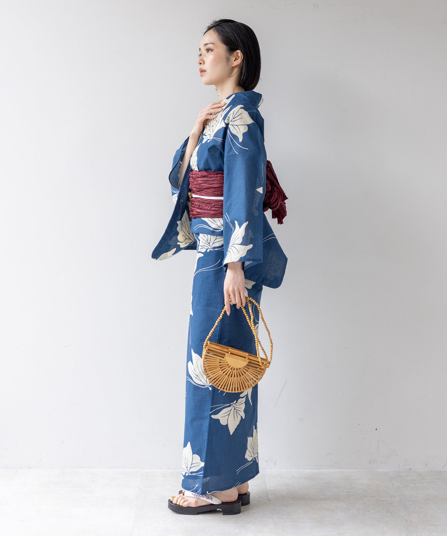 こだわり 浴衣 5点セット (浴衣/帯/下駄/腰紐/着付け冊子) 先染め 綿麻 ブルー 蝶々