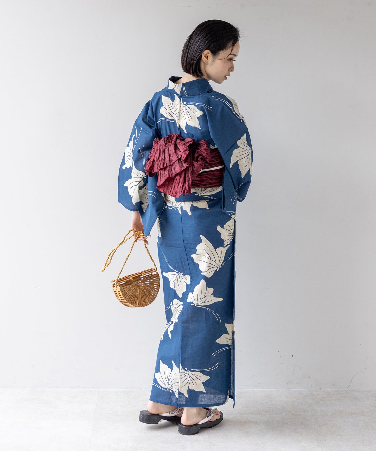 こだわり 浴衣 5点セット (浴衣/帯/下駄/腰紐/着付け冊子) 先染め 綿麻 ブルー 蝶々