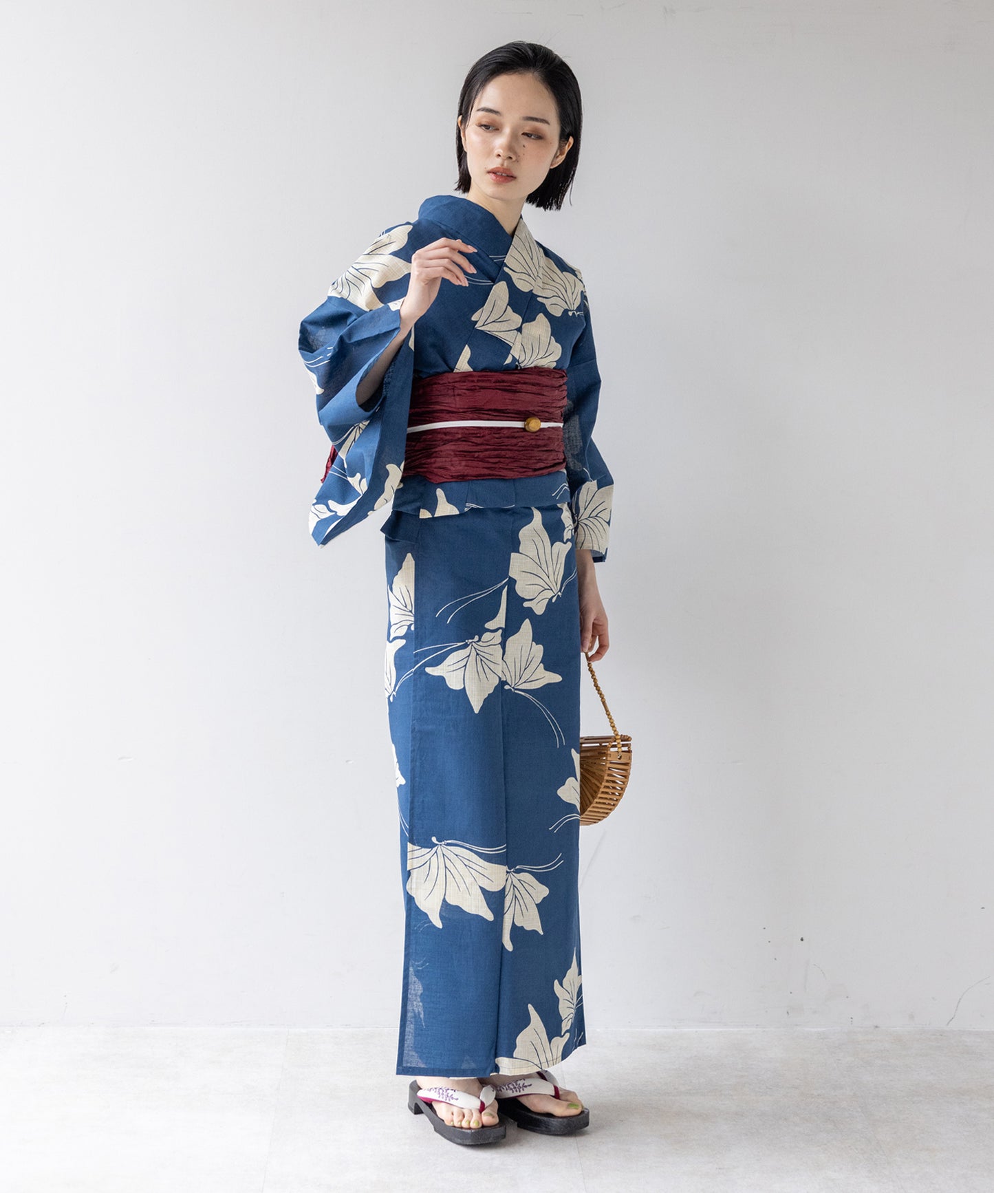 こだわり 浴衣 5点セット (浴衣/帯/下駄/腰紐/着付け冊子) 先染め 綿麻 ブルー 蝶々