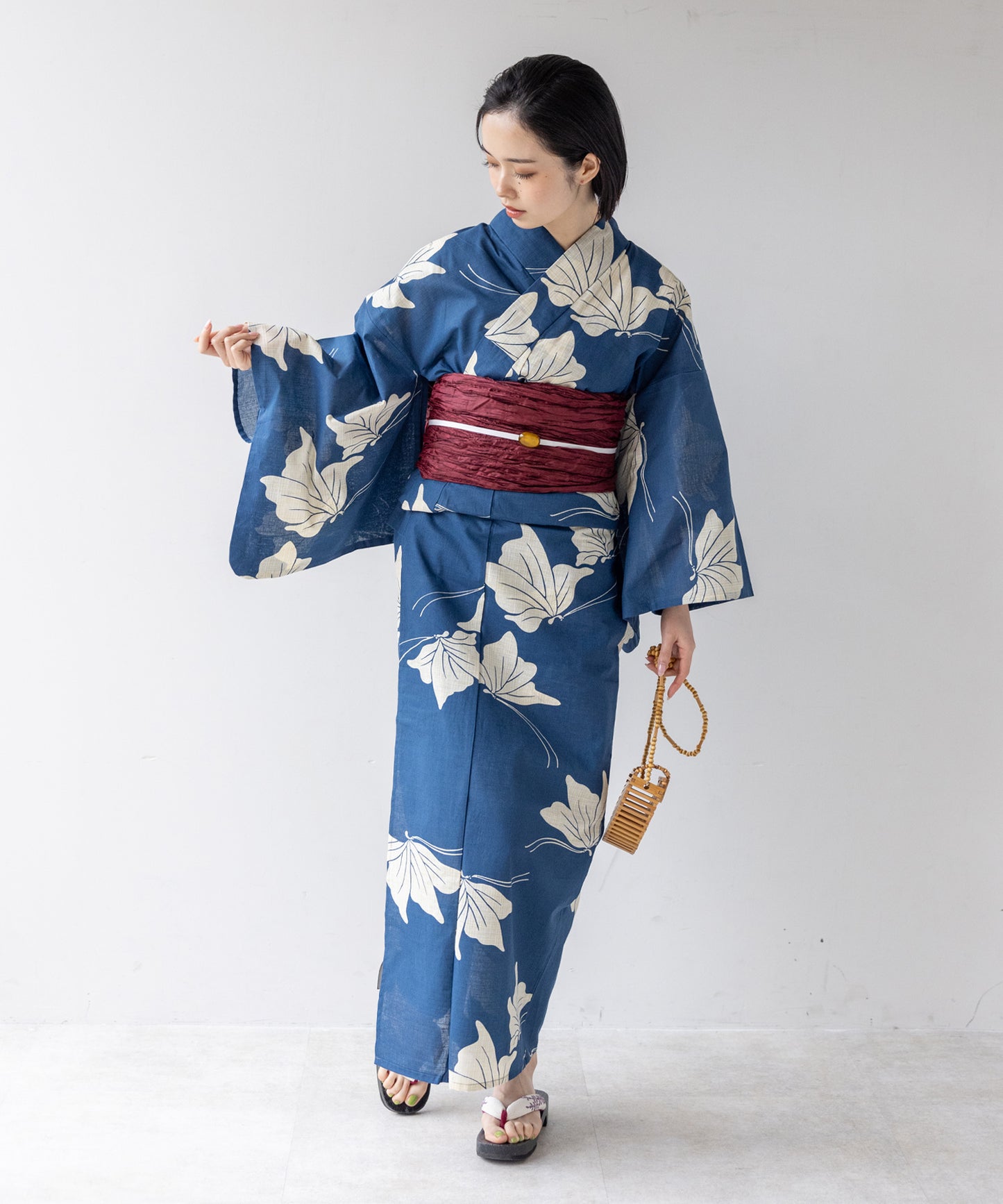 こだわり 浴衣 5点セット (浴衣/帯/下駄/腰紐/着付け冊子) 先染め 綿麻 ブルー 蝶々