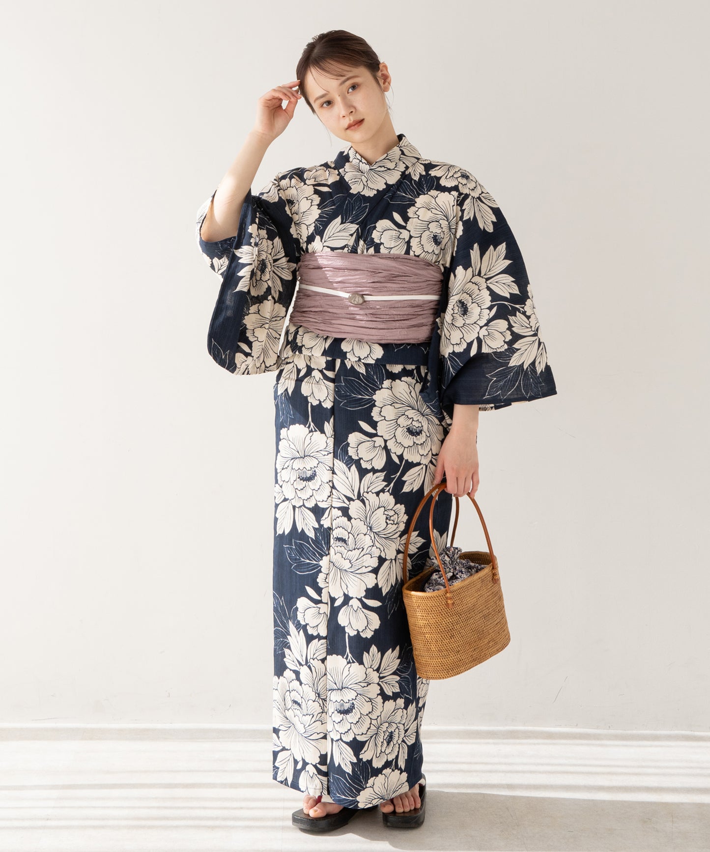 こだわり 浴衣 5点セット (浴衣/帯/下駄/腰紐/着付け冊子) 麻混 綿麻 ネイビー 芍薬