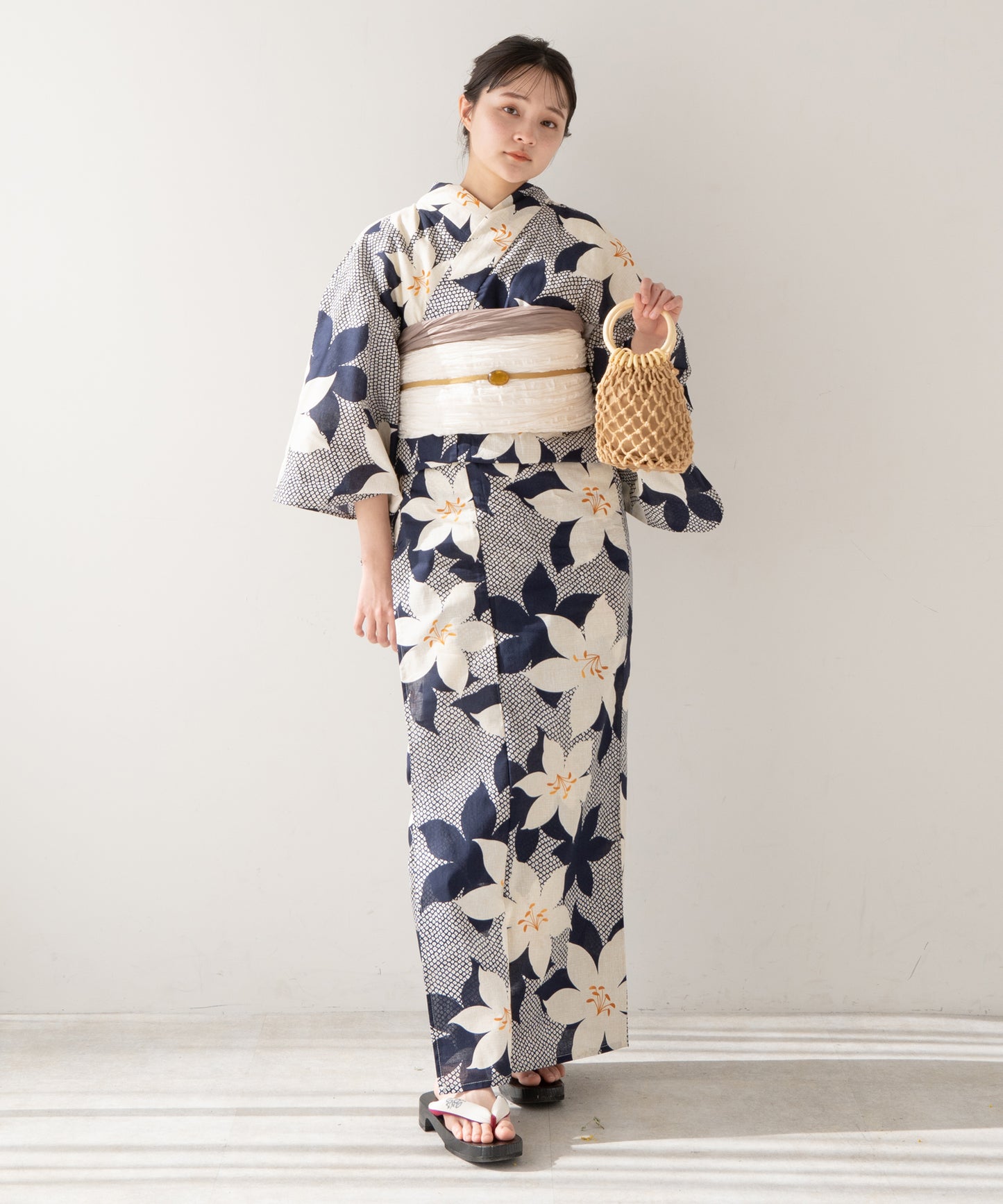 こだわり 浴衣 5点セット (浴衣/帯/下駄/腰紐/着付け冊子) ※プリーツ兵児帯は別売り ネイビー 百合 ゆり 鹿の子 疋田