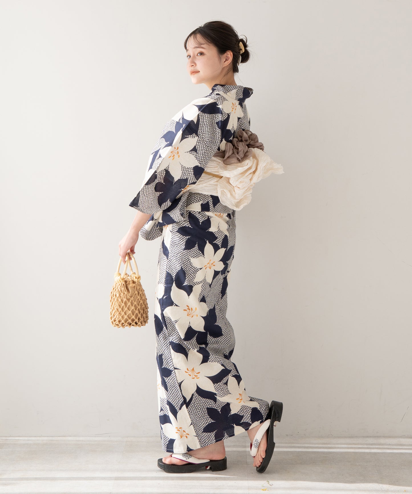 こだわり 浴衣 5点セット (浴衣/帯/下駄/腰紐/着付け冊子) ※プリーツ兵児帯は別売り ネイビー 百合 ゆり 鹿の子 疋田