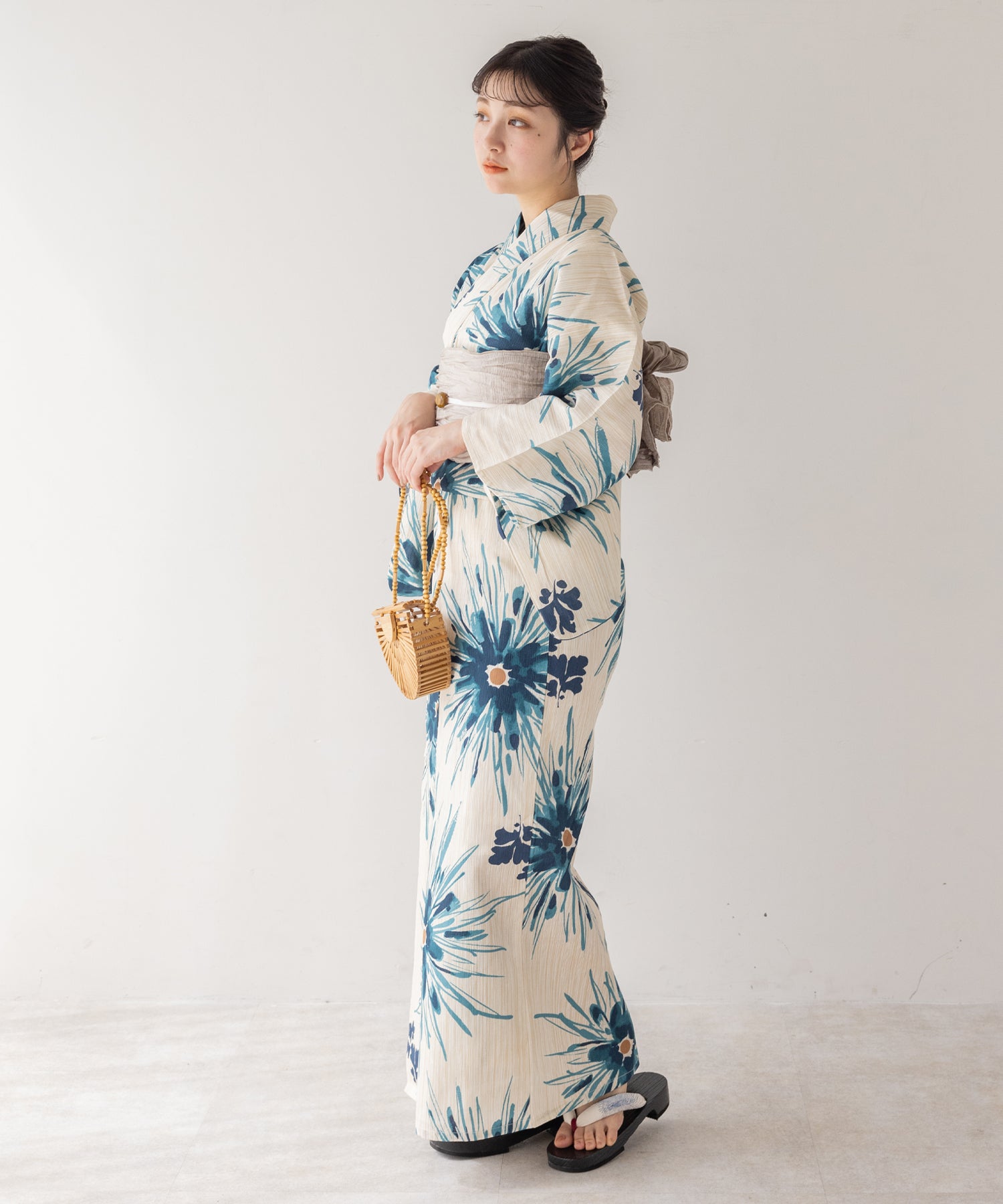 こだわり 浴衣 5点セット (浴衣/帯/下駄/腰紐/着付け冊子) 麻混 綿麻 ブルー 花火 菊