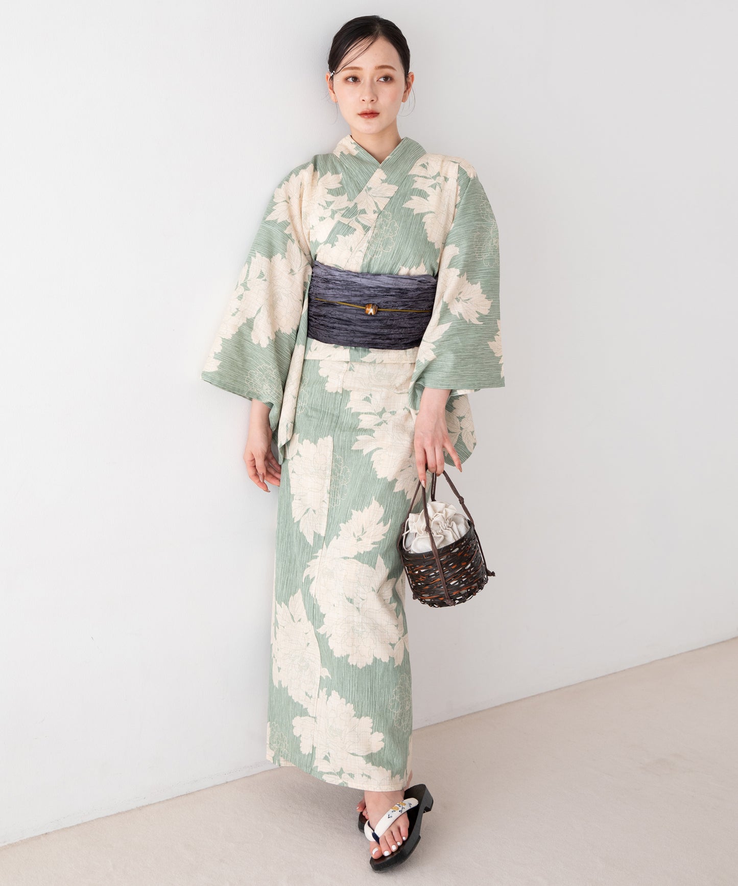 若草色に芍薬 こだわり浴衣5点セット (浴衣/帯/下駄/腰紐/着付け冊子)