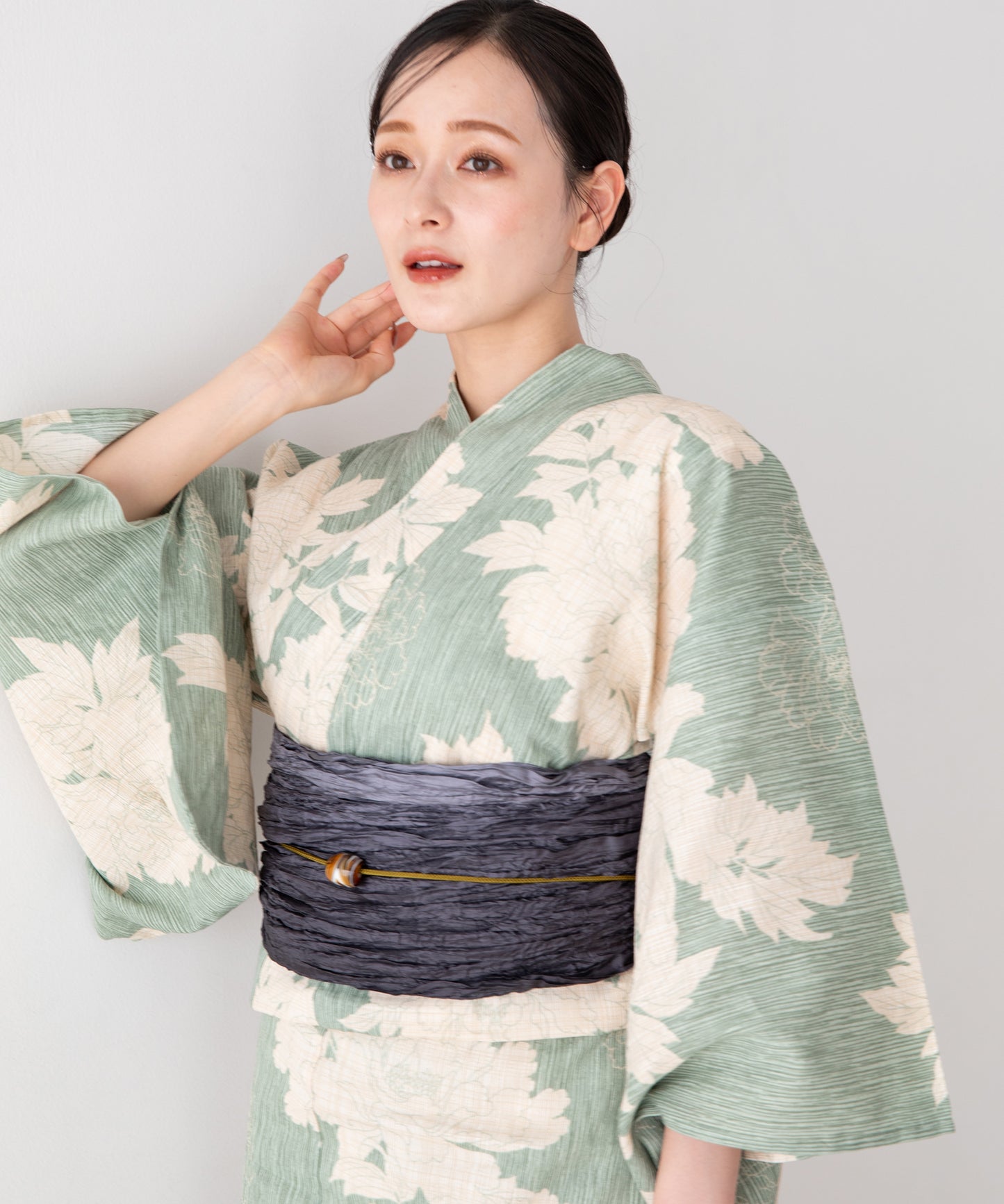 若草色に芍薬 こだわり浴衣5点セット (浴衣/帯/下駄/腰紐/着付け冊子)
