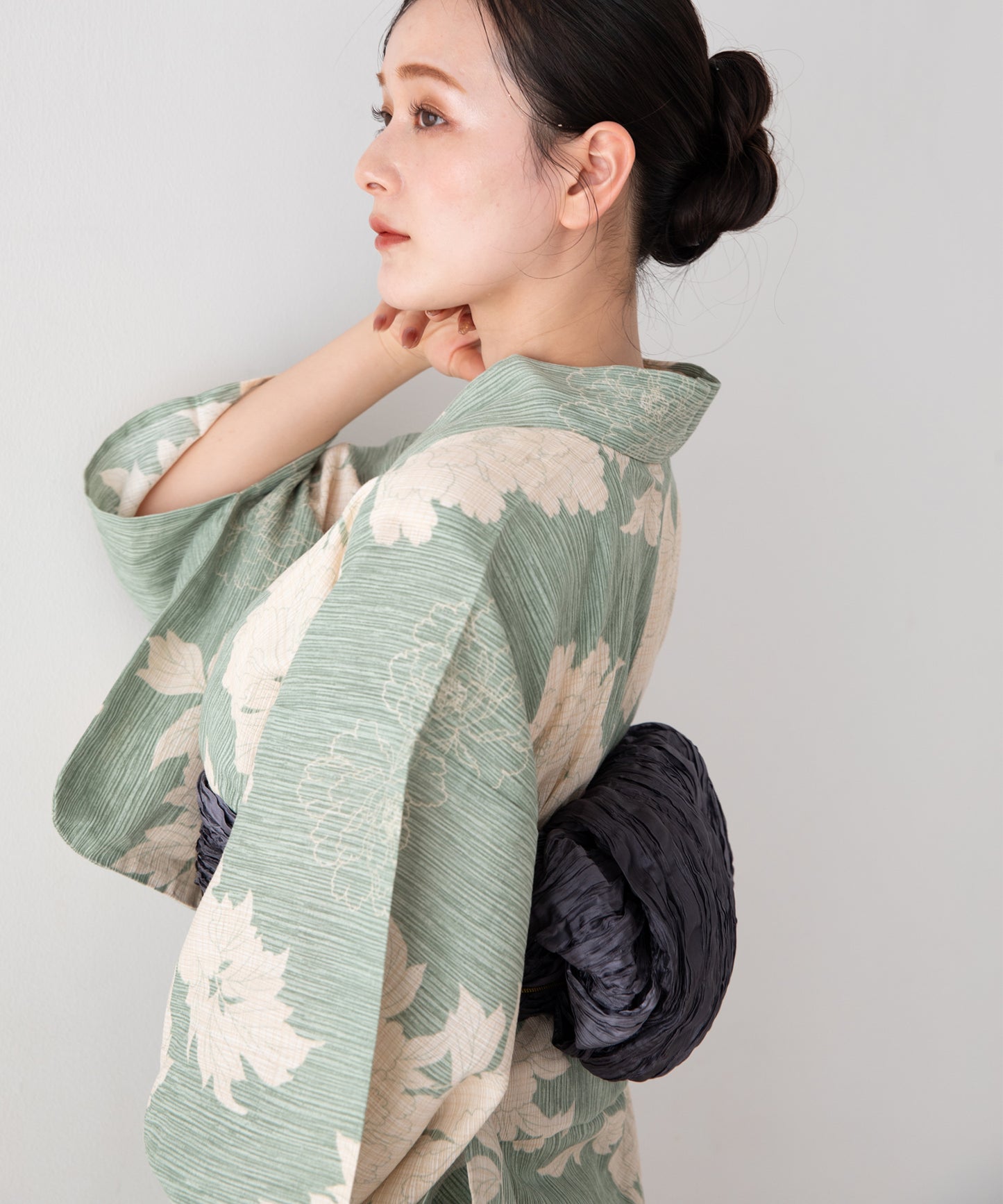 若草色に芍薬 こだわり浴衣5点セット (浴衣/帯/下駄/腰紐/着付け冊子)