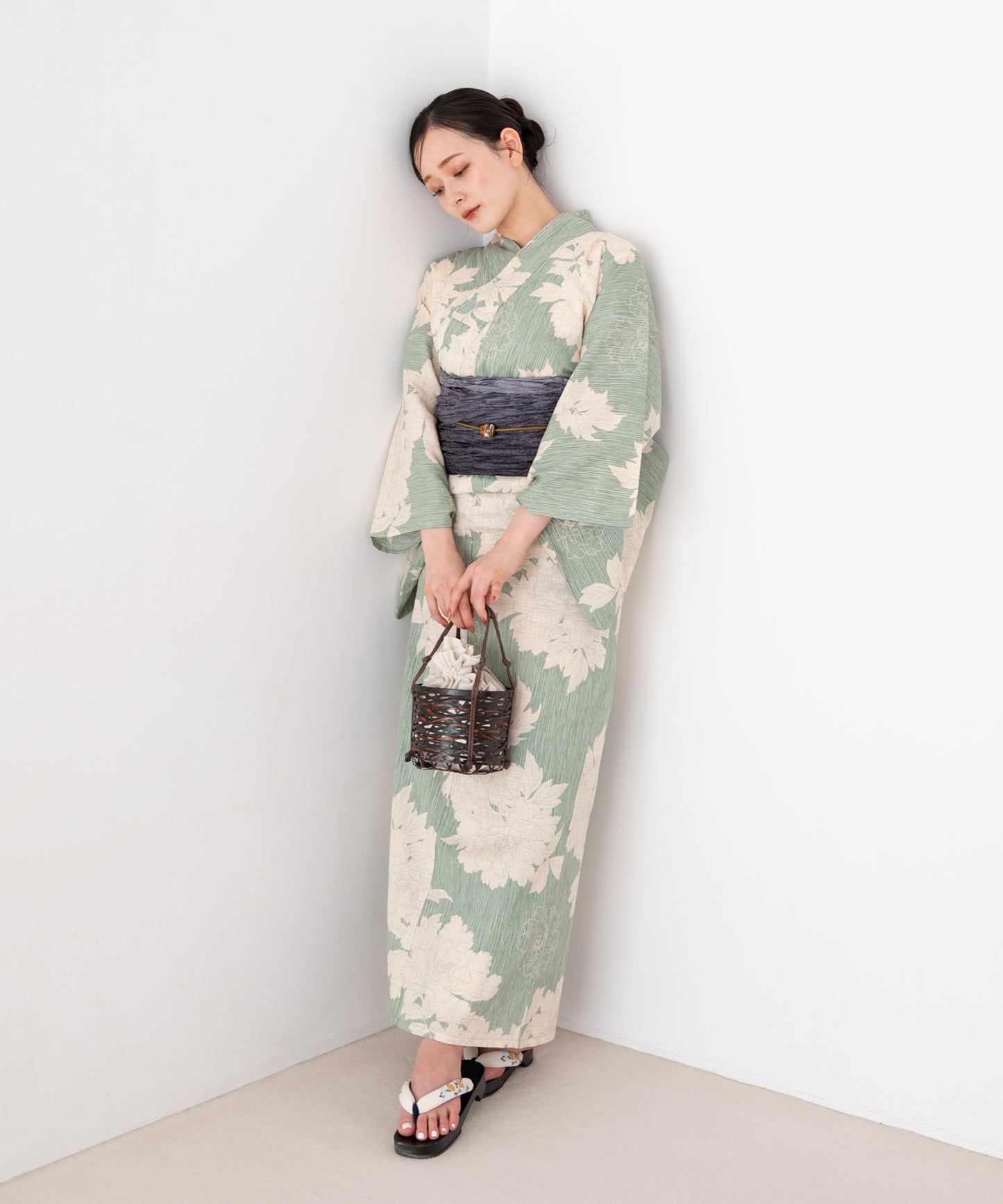 若草色に芍薬 こだわり浴衣5点セット (浴衣/帯/下駄/腰紐/着付け冊子)