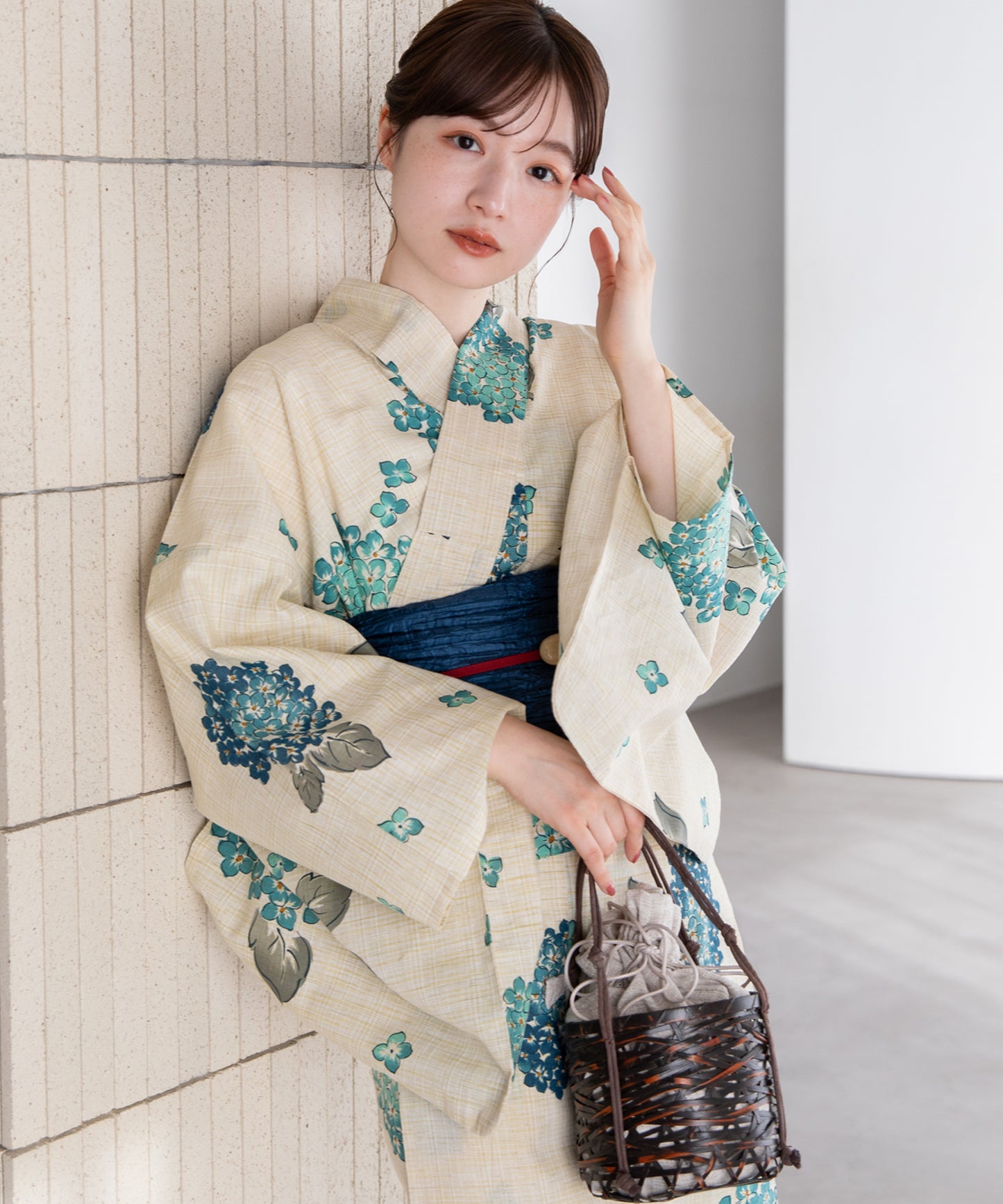 生成りに紫陽花 こだわり浴衣5点セット (浴衣/帯/下駄/腰紐/着付け冊子)