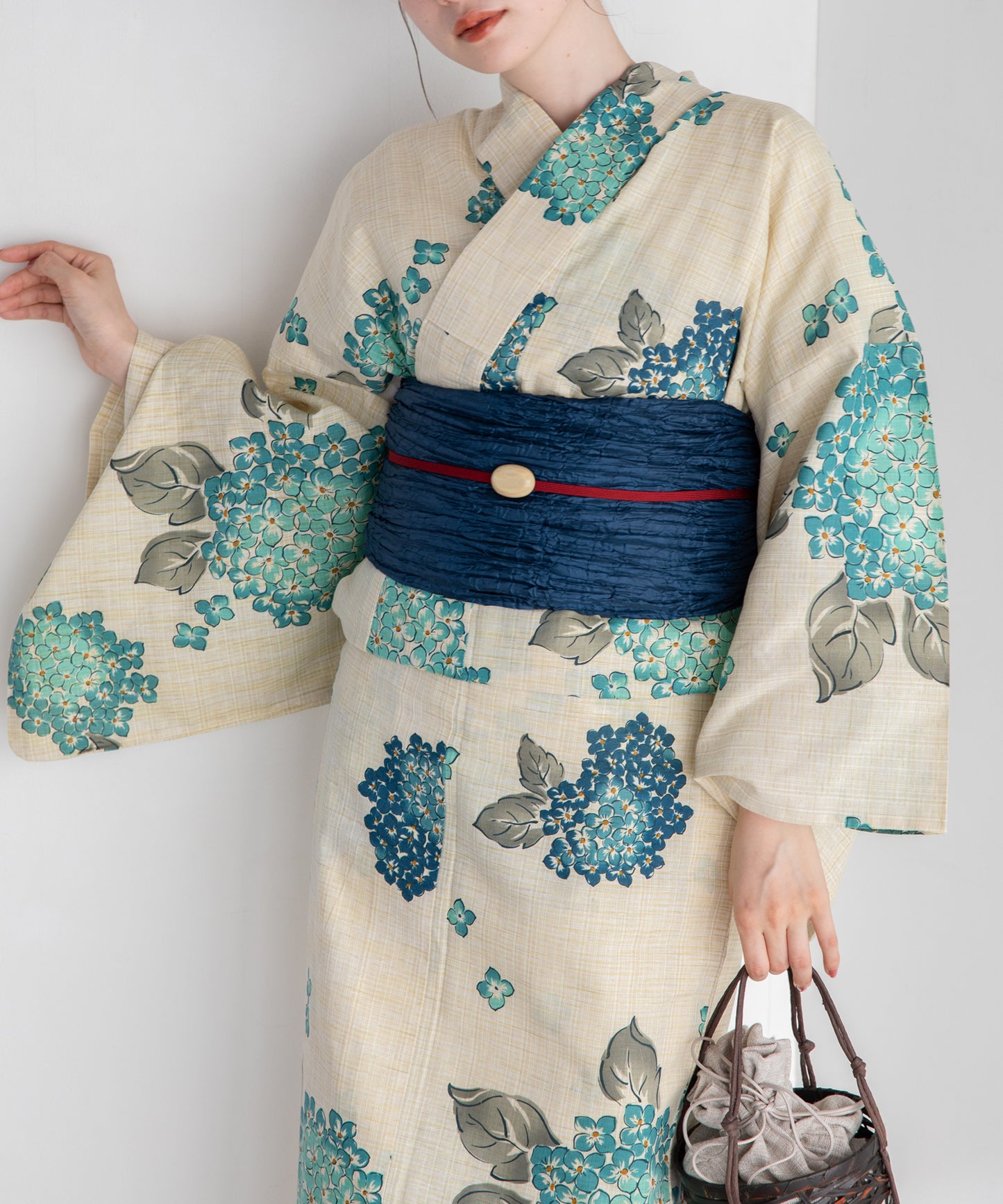生成りに紫陽花 こだわり浴衣5点セット (浴衣/帯/下駄/腰紐/着付け冊子)