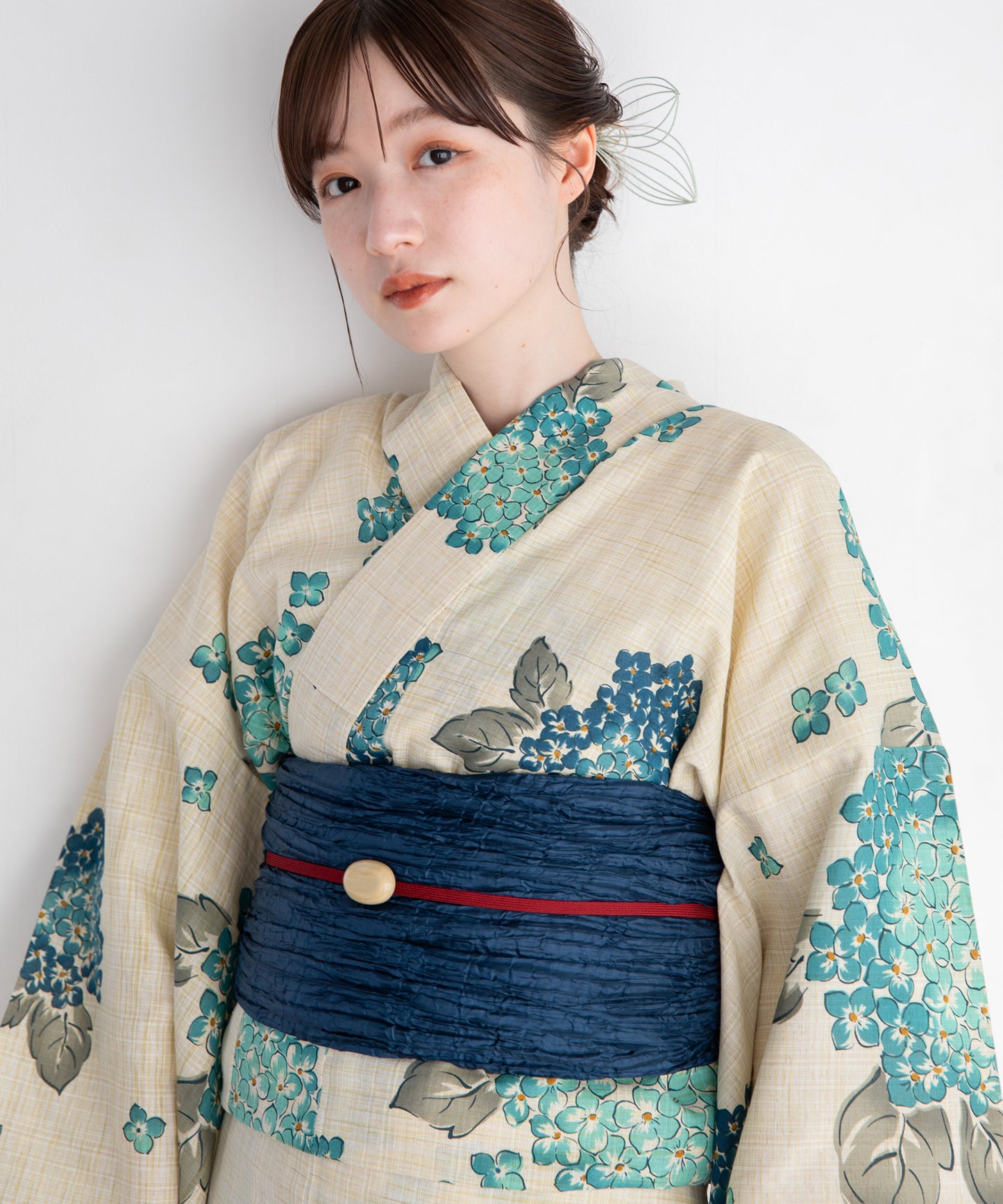 生成りに紫陽花 こだわり浴衣5点セット (浴衣/帯/下駄/腰紐/着付け冊子)