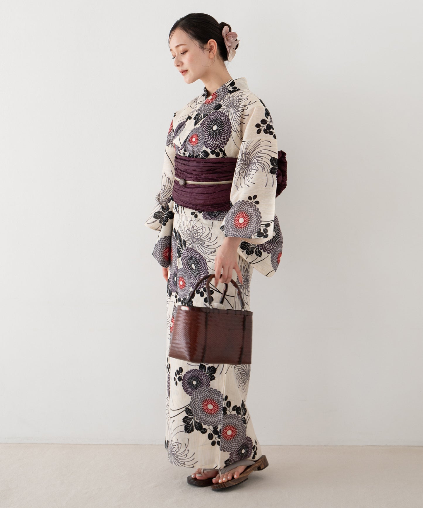 紫紅の菊乱舞 こだわり浴衣5点セット (浴衣/帯/下駄/腰紐/着付け冊子)