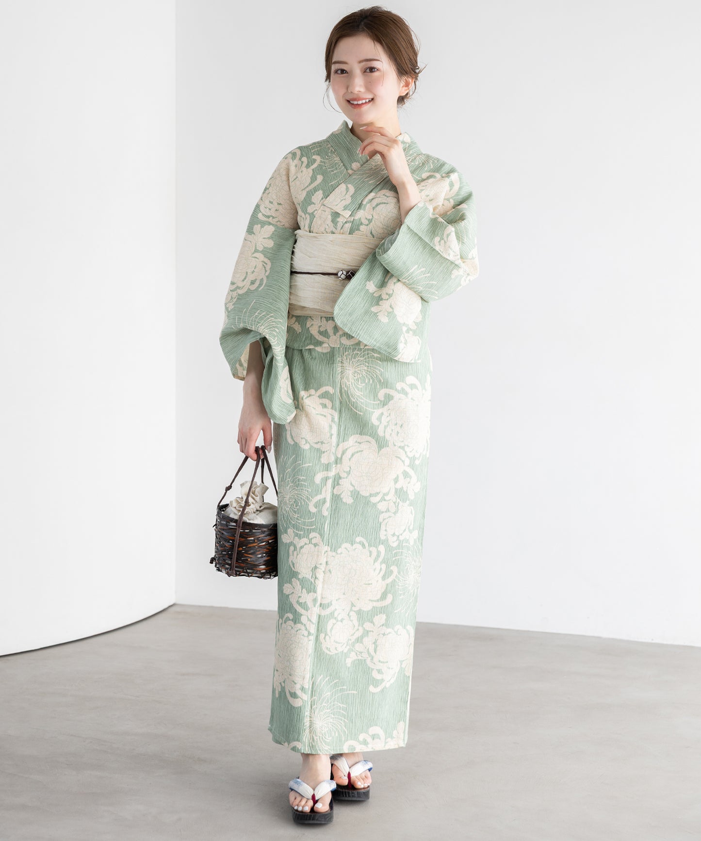 若草色に乱菊 こだわり浴衣5点セット (浴衣/帯/下駄/腰紐/着付け冊子)
