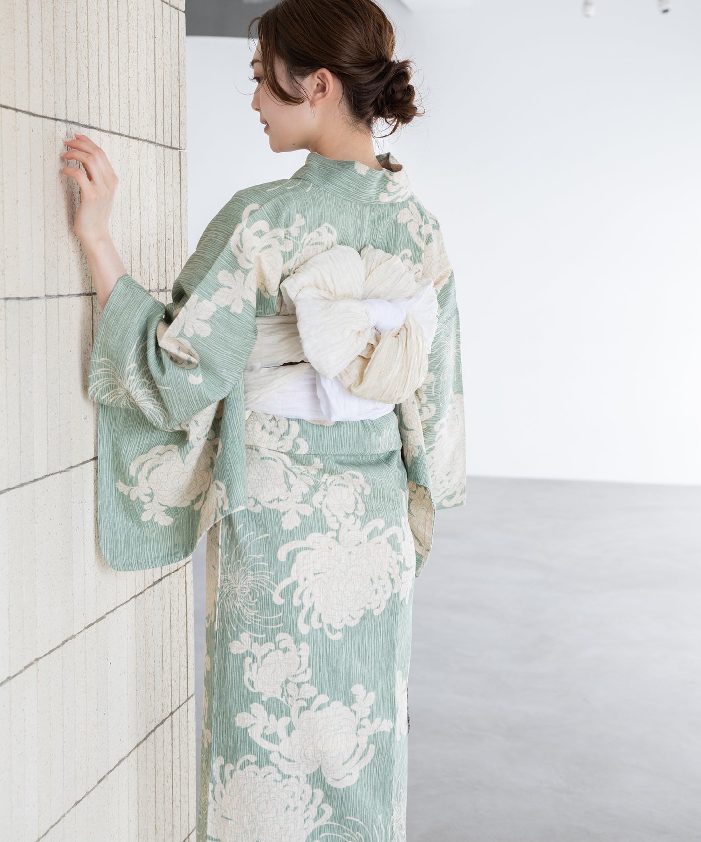 若草色に乱菊 こだわり浴衣5点セット (浴衣/帯/下駄/腰紐/着付け冊子)
