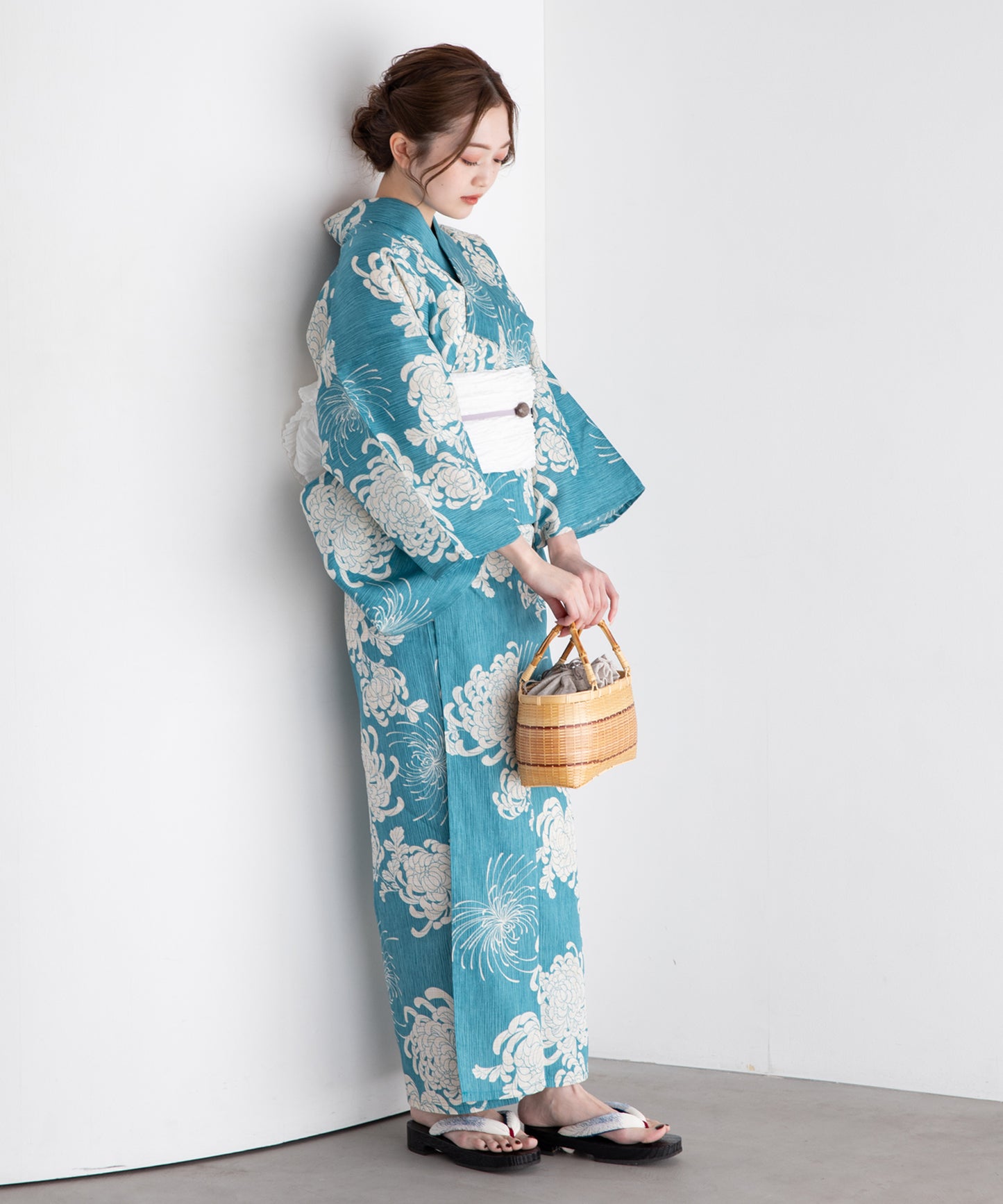 薄藍の乱菊 こだわり浴衣5点セット (浴衣/帯/下駄/腰紐/着付け冊子)