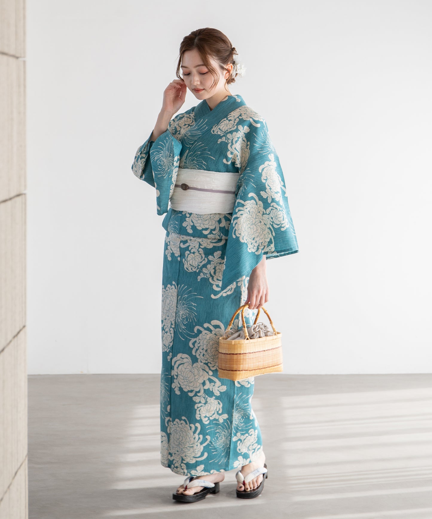 薄藍の乱菊 こだわり浴衣5点セット (浴衣/帯/下駄/腰紐/着付け冊子)