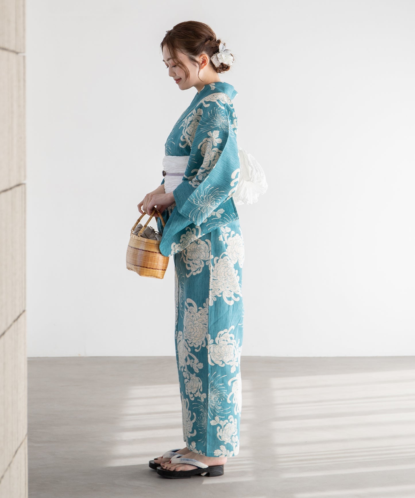 薄藍の乱菊 こだわり浴衣5点セット (浴衣/帯/下駄/腰紐/着付け冊子)