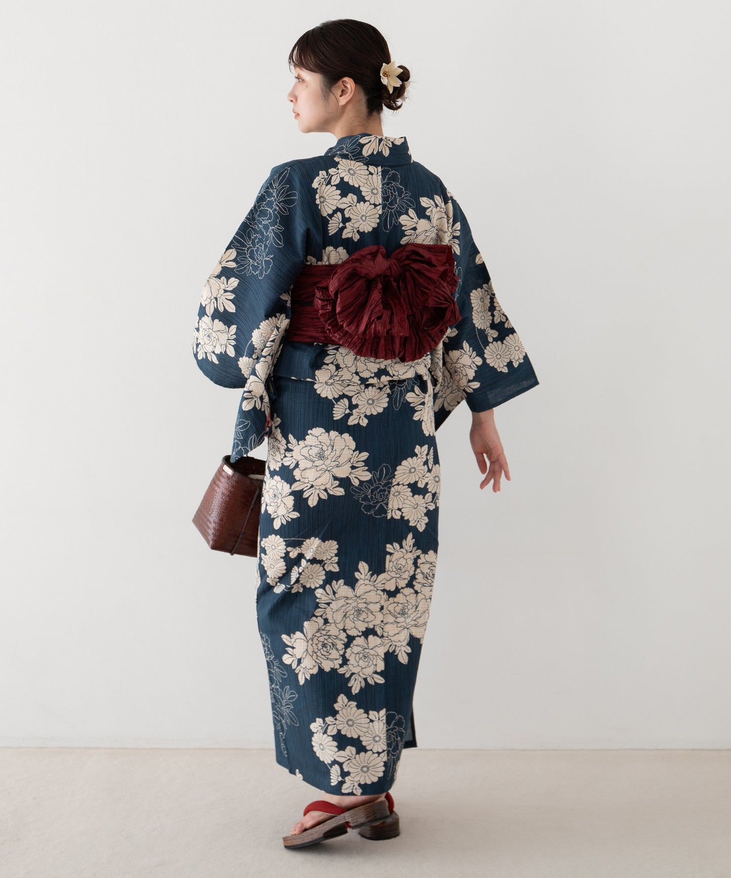宵紺の花涼み こだわり浴衣5点セット (浴衣/帯/下駄/腰紐/着付け冊子)