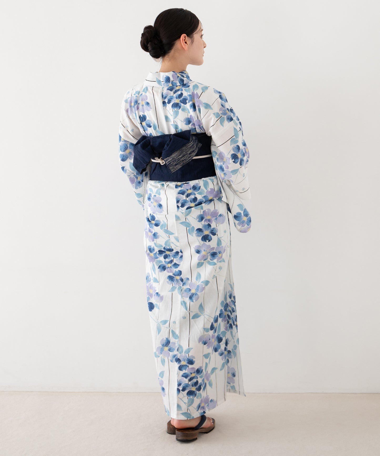 夏華の藍霞 こだわり浴衣5点セット (浴衣/帯/下駄/腰紐/着付け冊子)