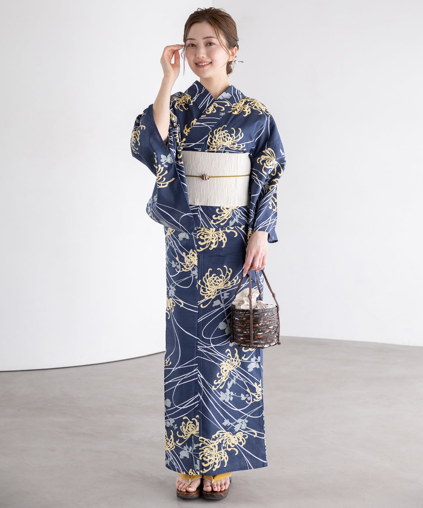 流水に乱菊 こだわり浴衣 5点セット (浴衣/帯/下駄/腰紐/着付け冊子)