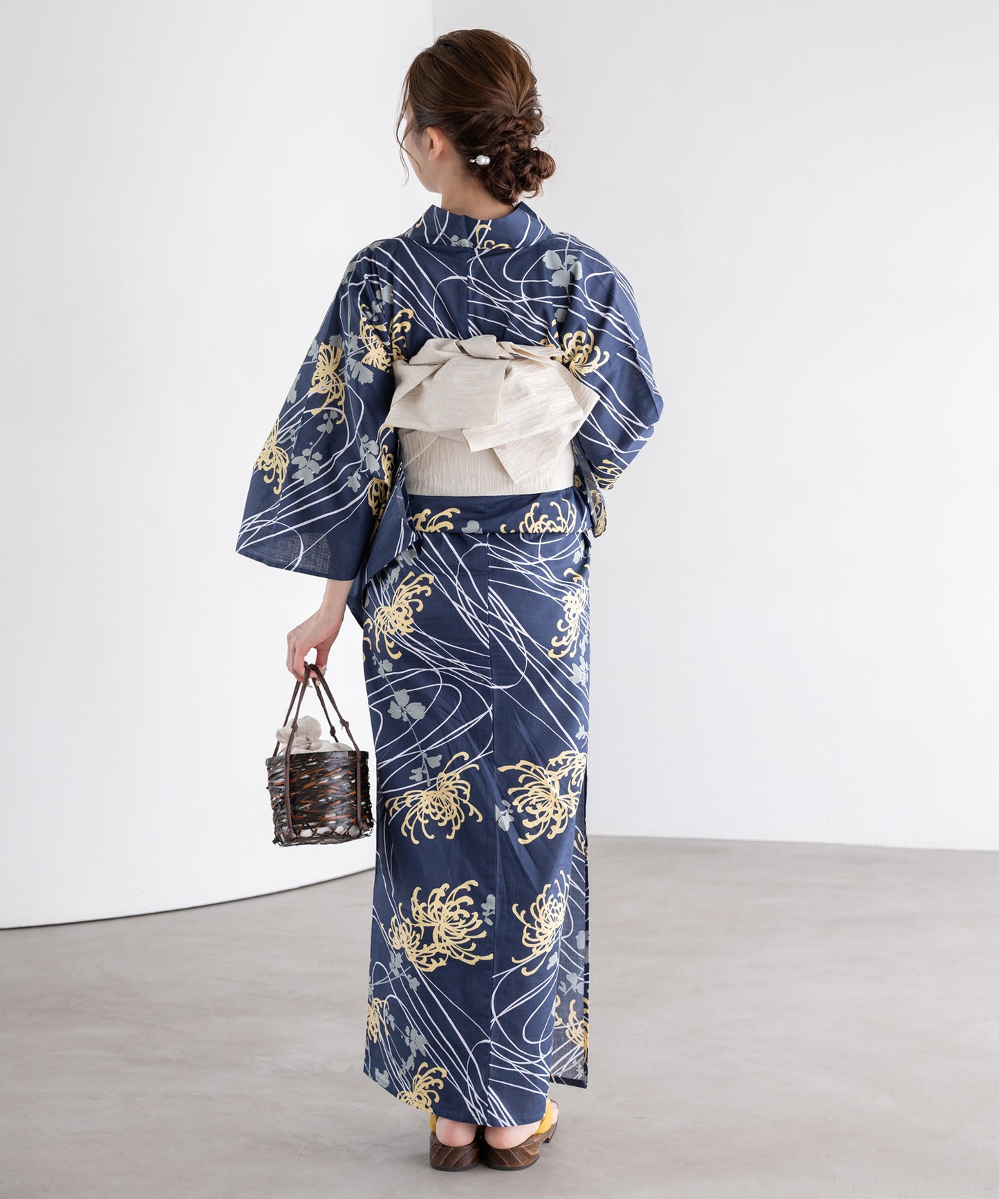 流水に乱菊 こだわり浴衣 5点セット (浴衣/帯/下駄/腰紐/着付け冊子)