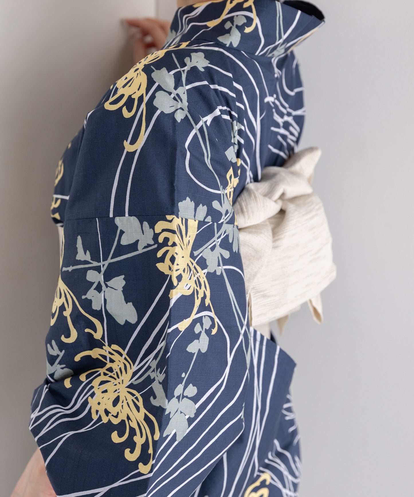 流水に乱菊 こだわり浴衣 5点セット (浴衣/帯/下駄/腰紐/着付け冊子)