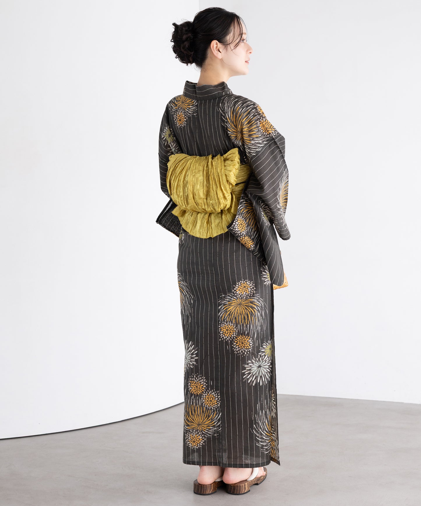 黄彩の花火 こだわり浴衣5点セット(浴衣/帯/下駄/腰紐/着付け冊子)