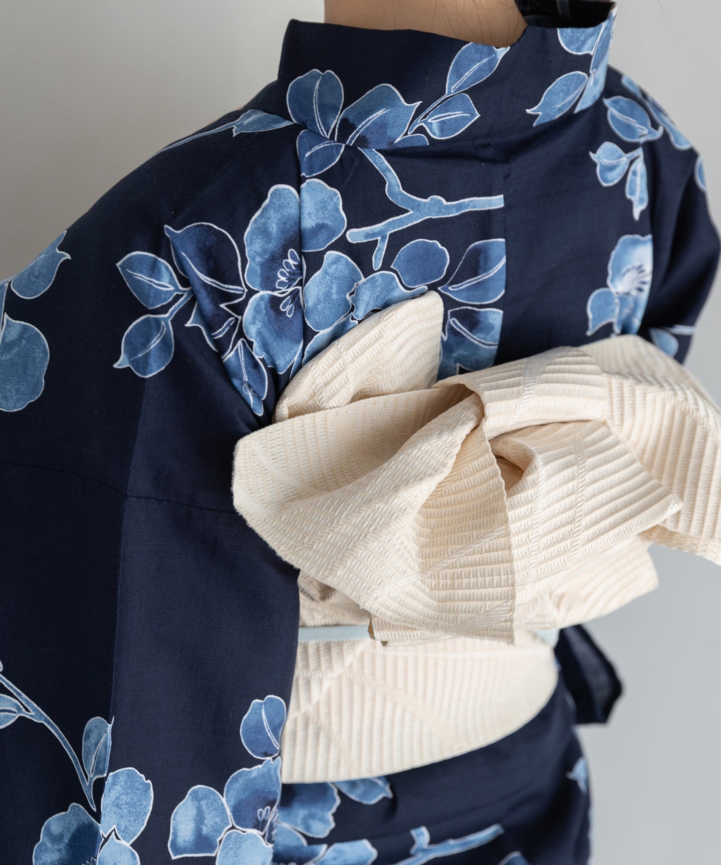 藍に沈む花 こだわり浴衣5点セット (浴衣/帯/下駄/腰紐/着付け冊子)